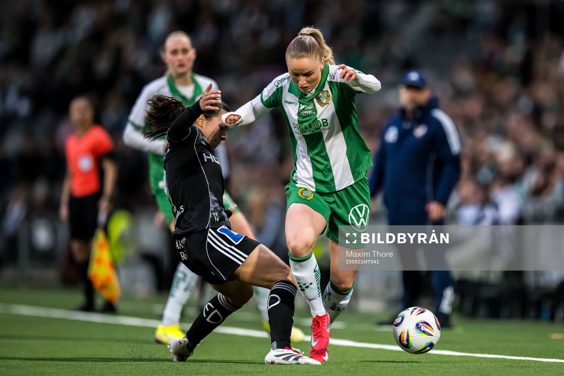 Hammarbys Anna Jøsendal och IFK Norrköpings Vesna Milivojevic under finalen i Svenska Cupen mellan Hammarby och IFK Norrköping den 21 maj 2025 i Stockholm.