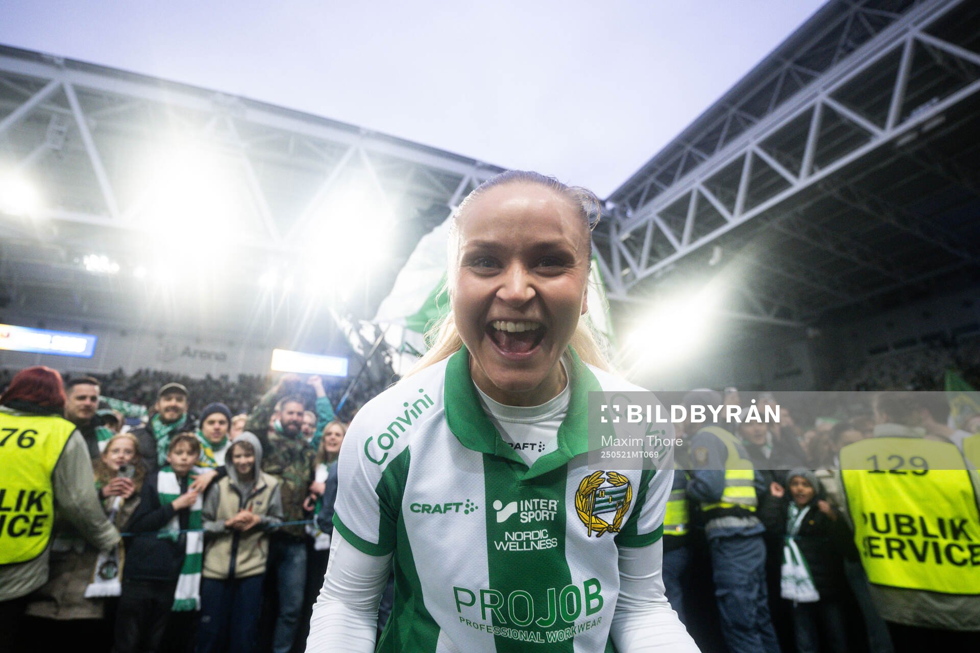 Hammarbys Anna Jøsendal jublar efter finalen i Svenska Cupen mellan Hammarby och IFK Norrköping den 21 maj 2025 i Stockholm.