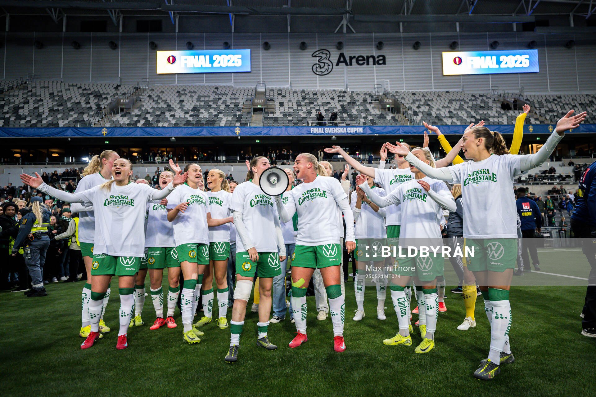 Hammarbys spelare jublar efter finalen i Svenska Cupen mellan Hammarby och IFK Norrköping den 21 maj 2025 i Stockholm. 