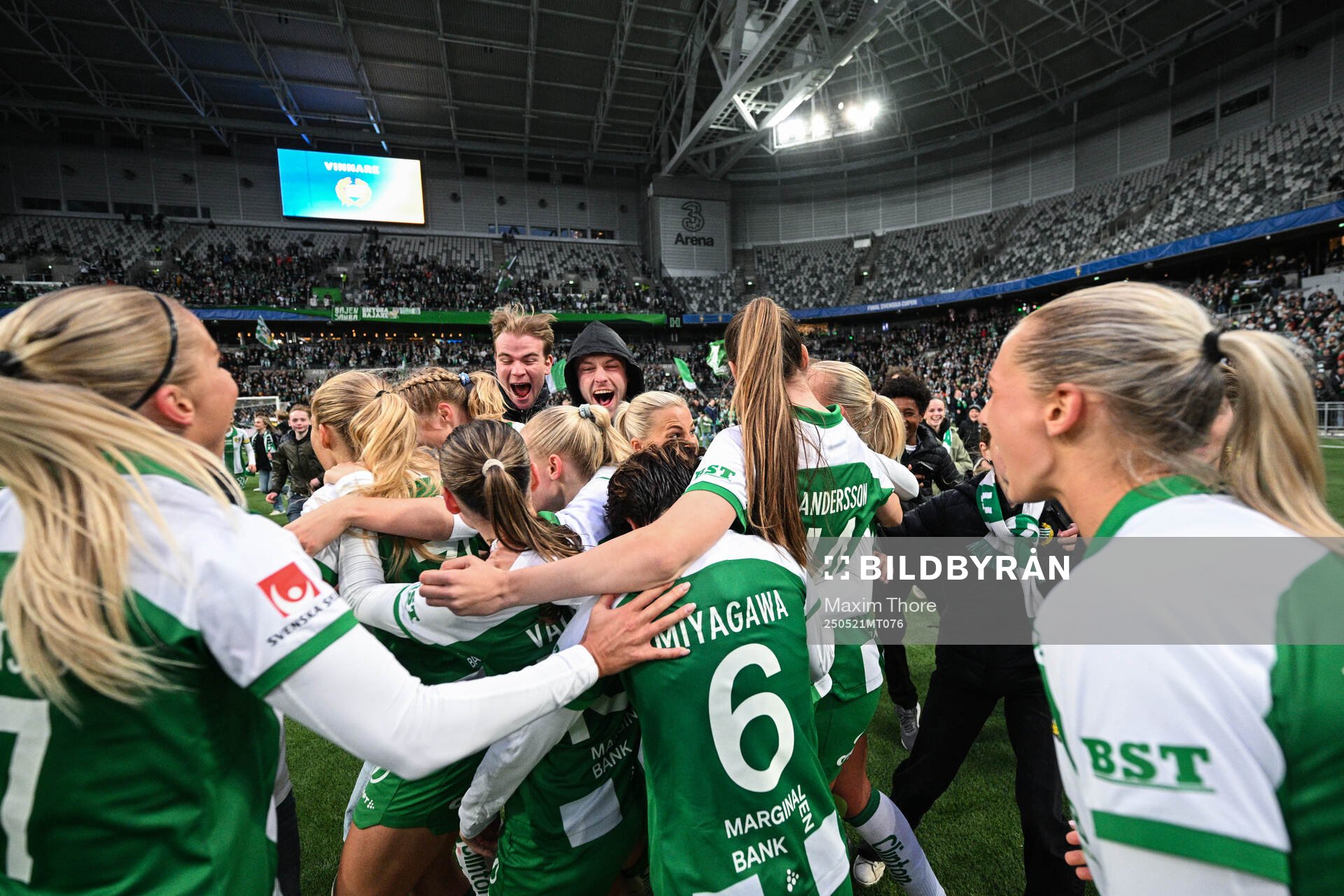 Hammarbys spelare jublar efter finalen i Svenska Cupen mellan Hammarby och IFK Norrköping den 21 maj 2025 i Stockholm. 