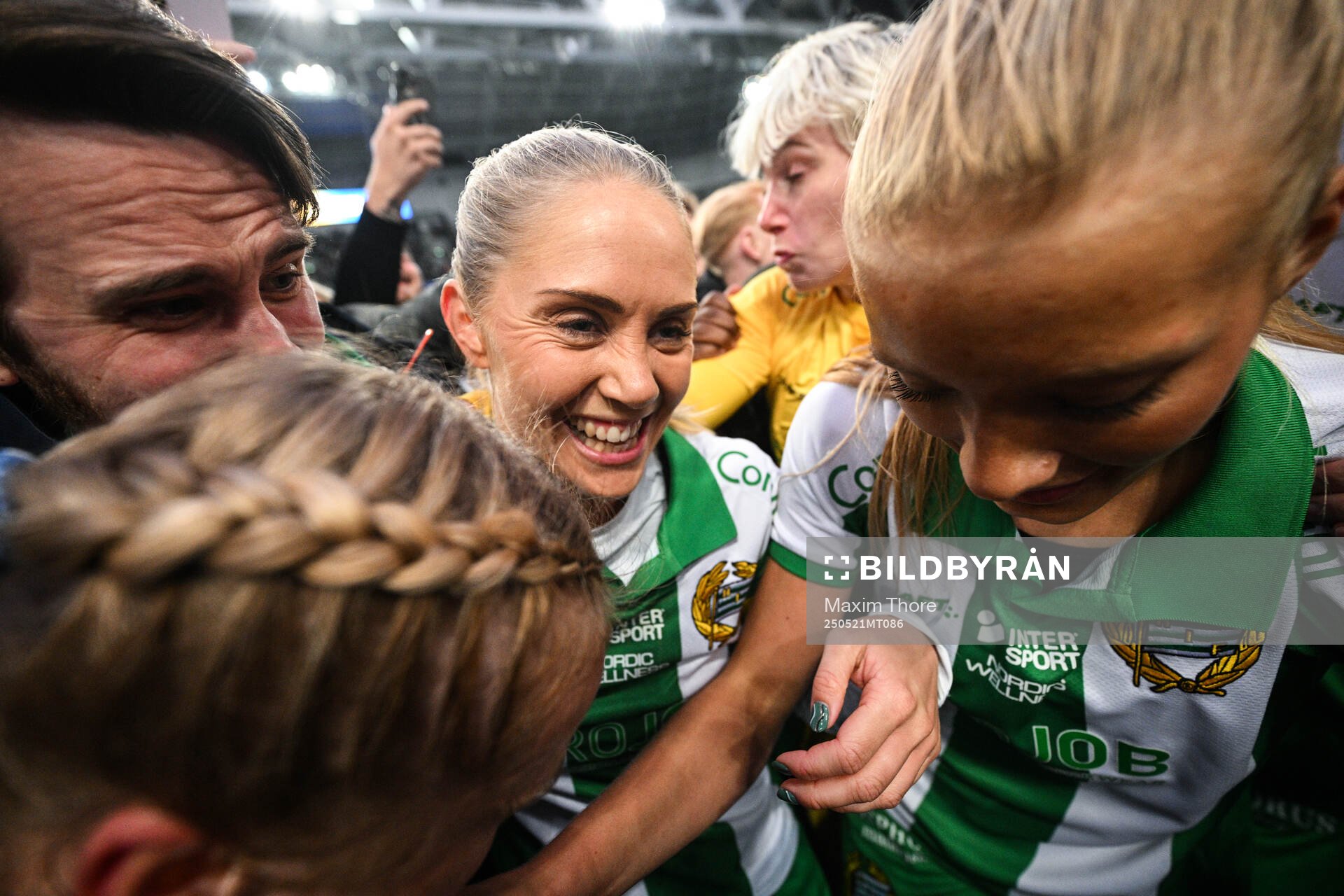Hammarbys Alice Carlsson och Smilla Holmberg jublar efter finalen i Svenska Cupen mellan Hammarby och IFK Norrköping den 21 maj 2025 i Stockholm.