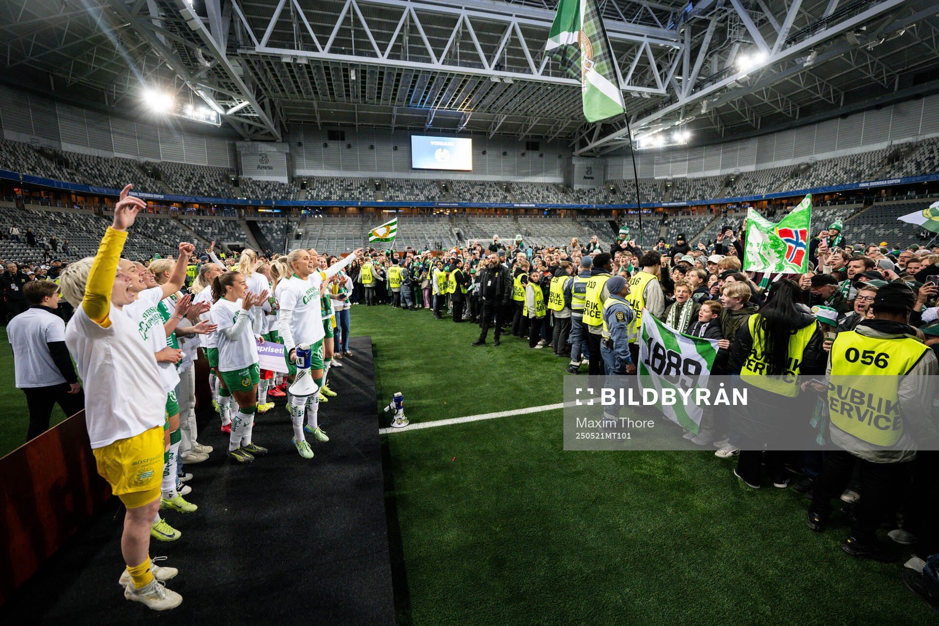 Hammarbys spelare jublar efter finalen i Svenska Cupen mellan Hammarby och IFK Norrköping den 21 maj 2025 i Stockholm. 
