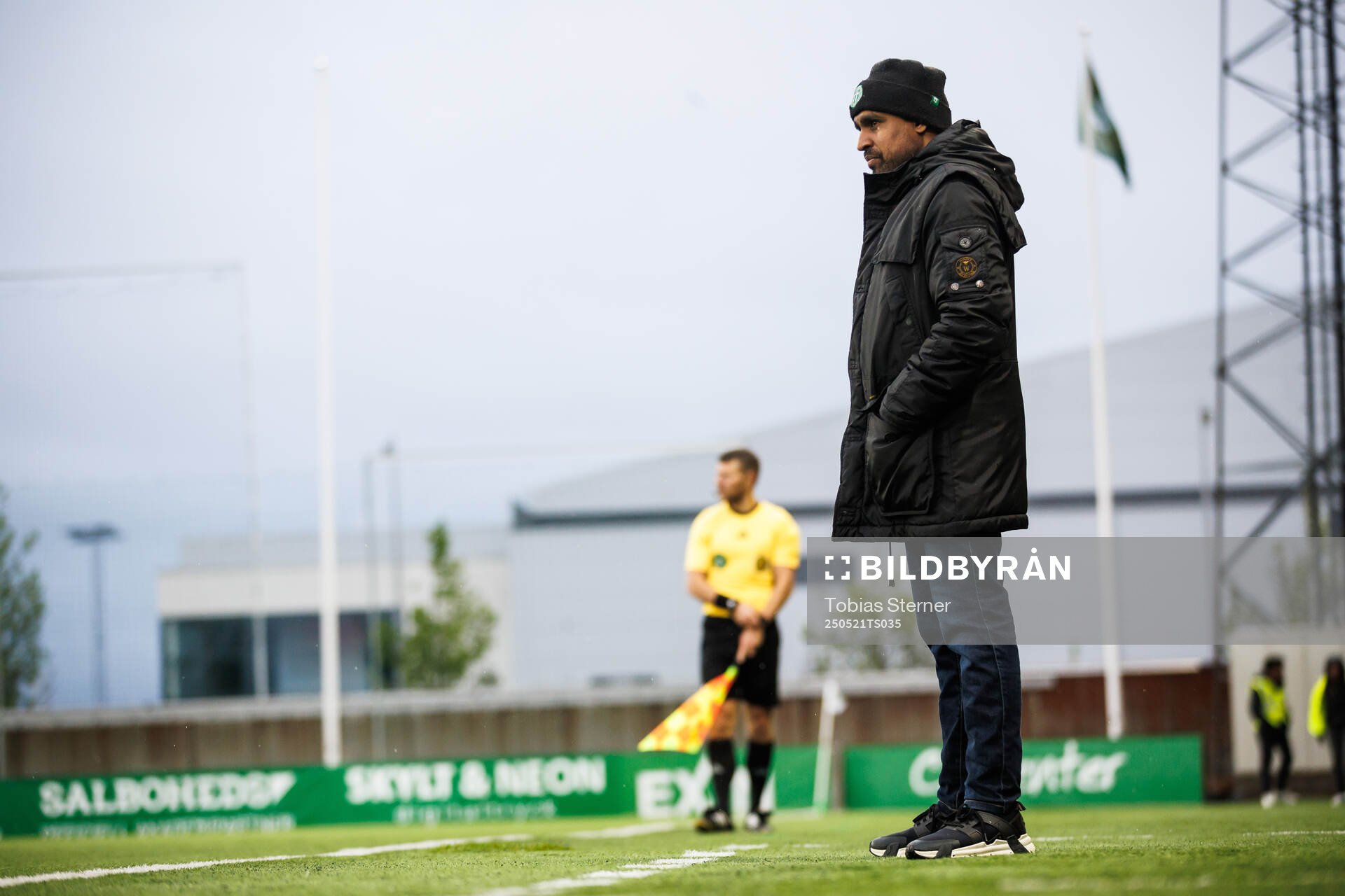 Västerås tränare  Kalle Karlsson under fotbollsmatchen i Superettan mellan Västerås och Östersund den 21 maj 2025 i Västerås. 