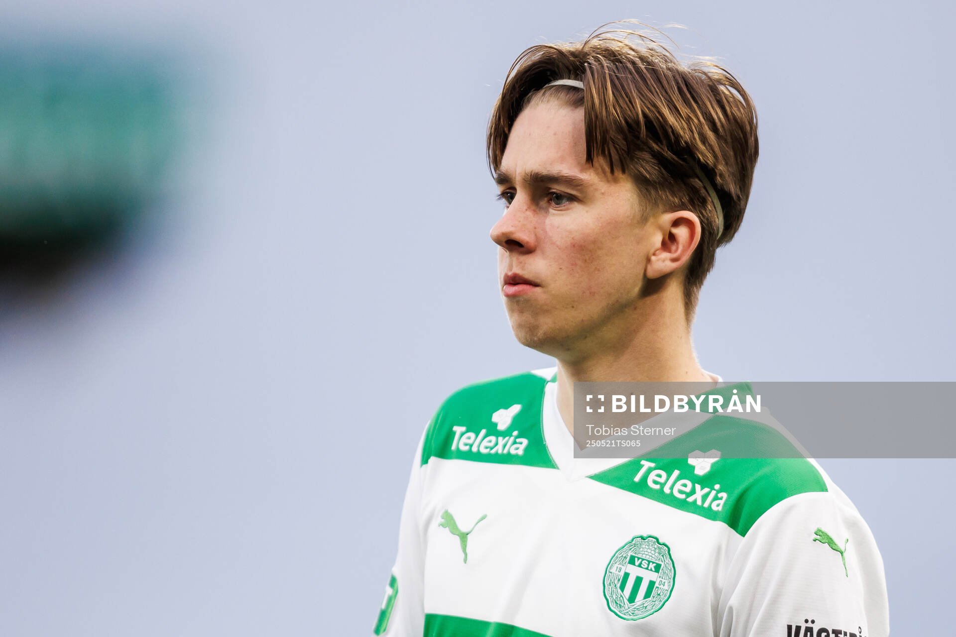 Västerås Max Larsson under fotbollsmatchen i Superettan mellan Västerås och Östersund den 21 maj 2025 i Västerås. 