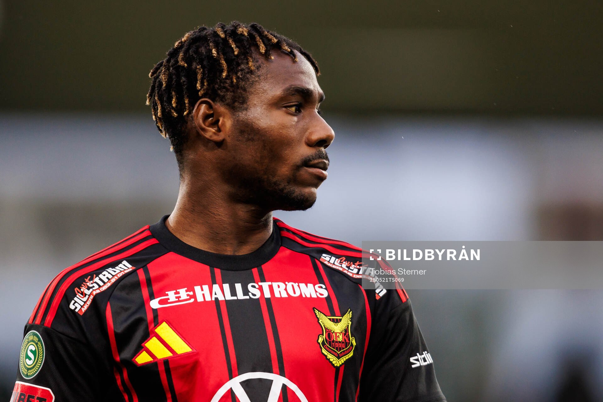 Östersunds Michael Aduragbemi Oluwayemi under fotbollsmatchen i Superettan mellan Västerås och Östersund den 21 maj 2025 i Västerås. 