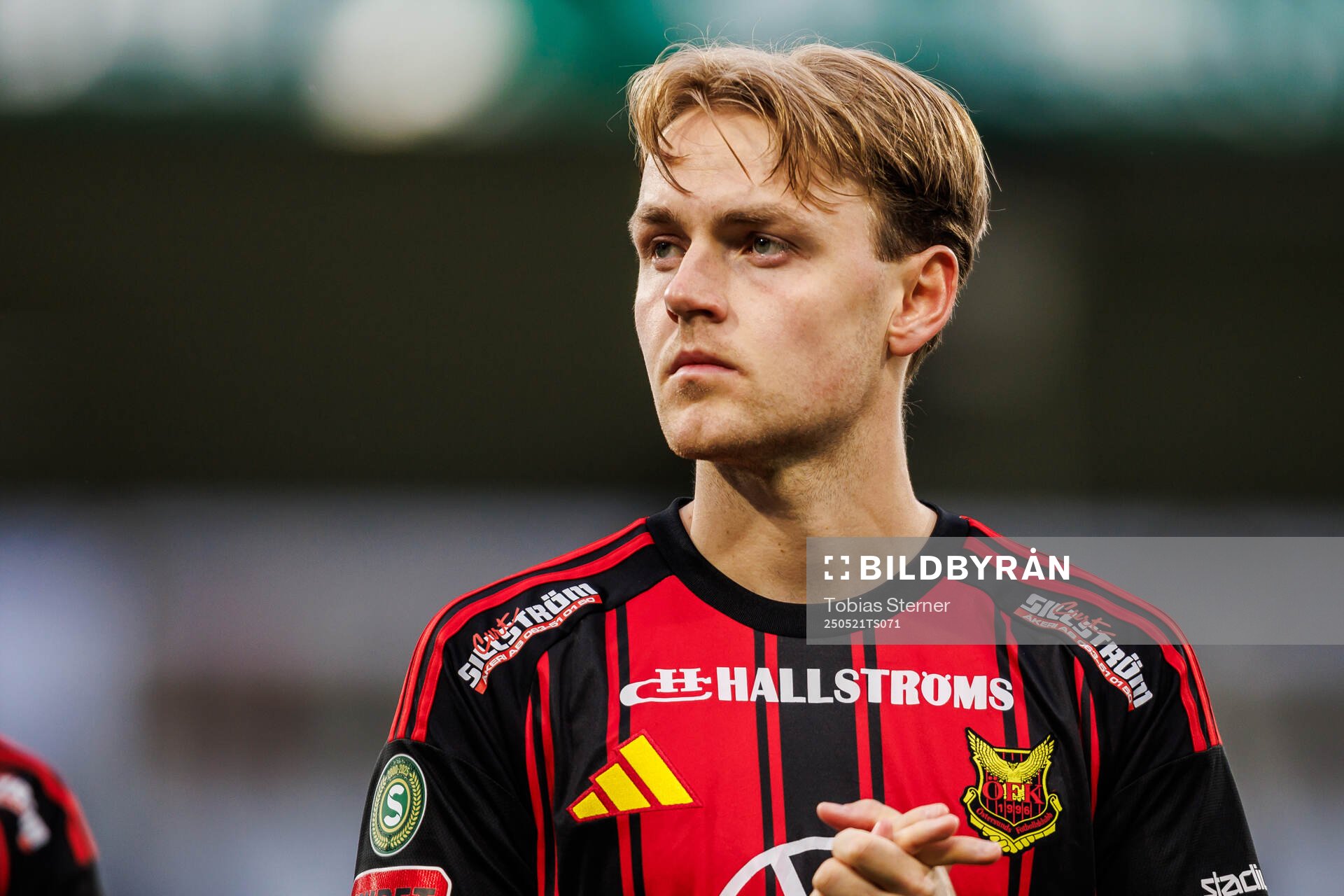 Östersunds Simon Marklund under fotbollsmatchen i Superettan mellan Västerås och Östersund den 21 maj 2025 i Västerås. 