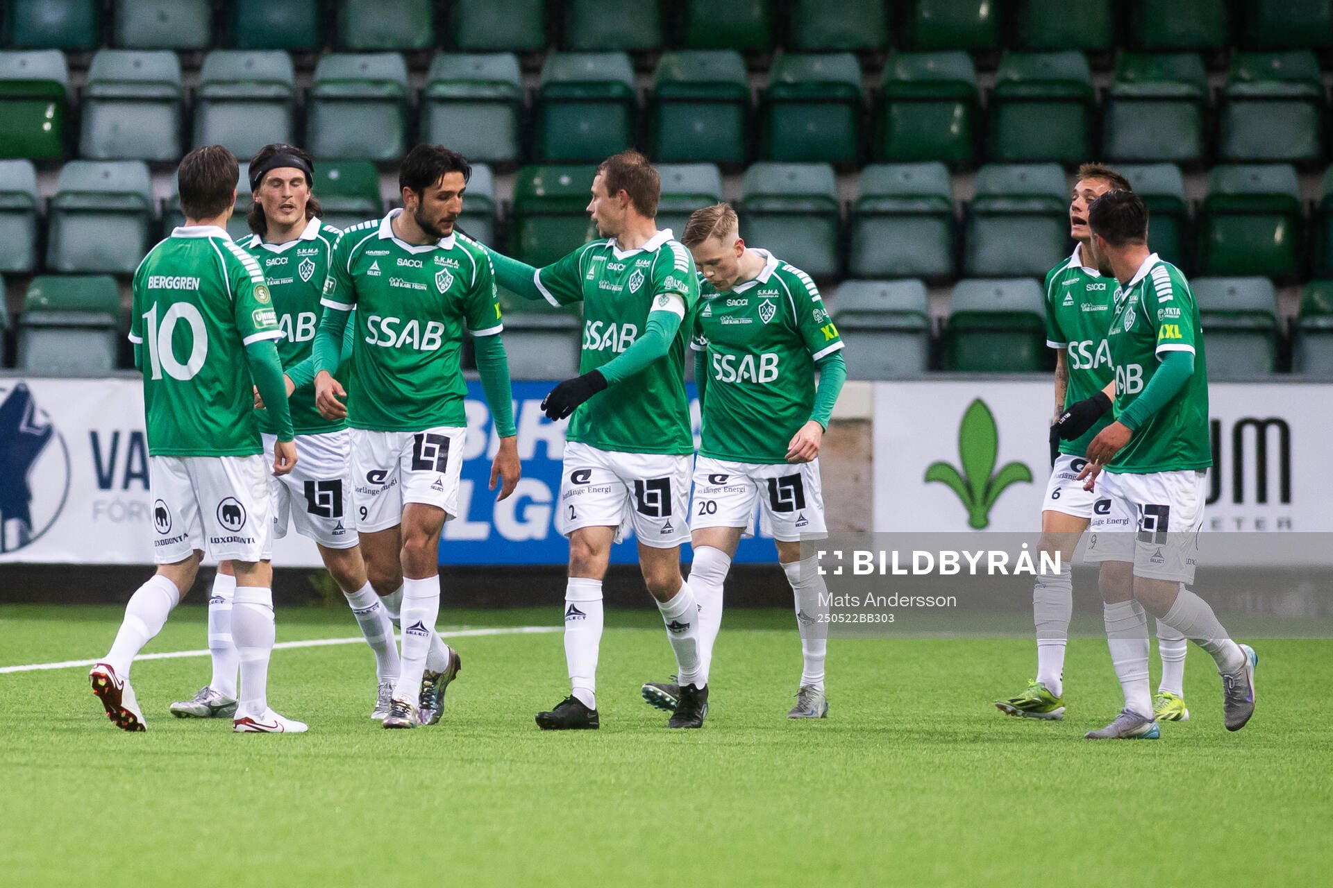 Spelare ur Brage jublar efter 0-1 under fotbollsmatchen i Superettan mellan GIF Sundsvall och Brage den 22 maj 2025 i Sundsvall. 