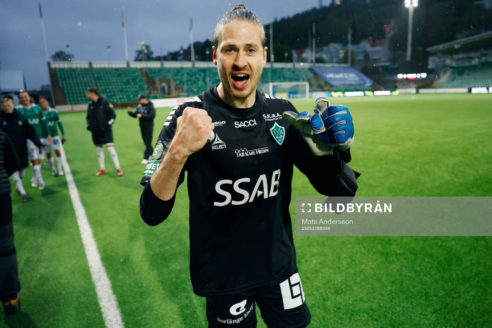 Brages målvakt Adrian Engdahl jublar efter fotbollsmatchen i Superettan mellan GIF Sundsvall och Brage den 22 maj 2025 i Sundsvall. 