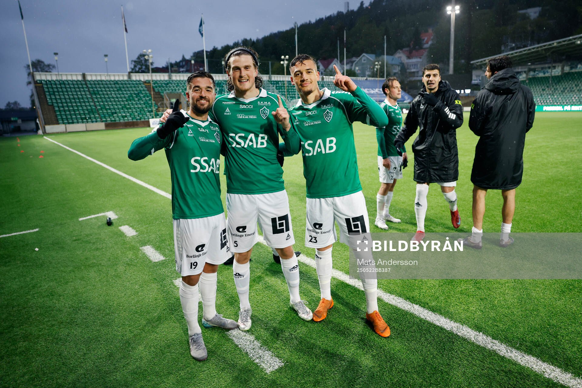 Brages Haris Brkic, Lorik Konjuhi och Noah Åstrand John jublar efter fotbollsmatchen i Superettan mellan GIF Sundsvall och Brage den 22 maj 2025 i Sundsvall.