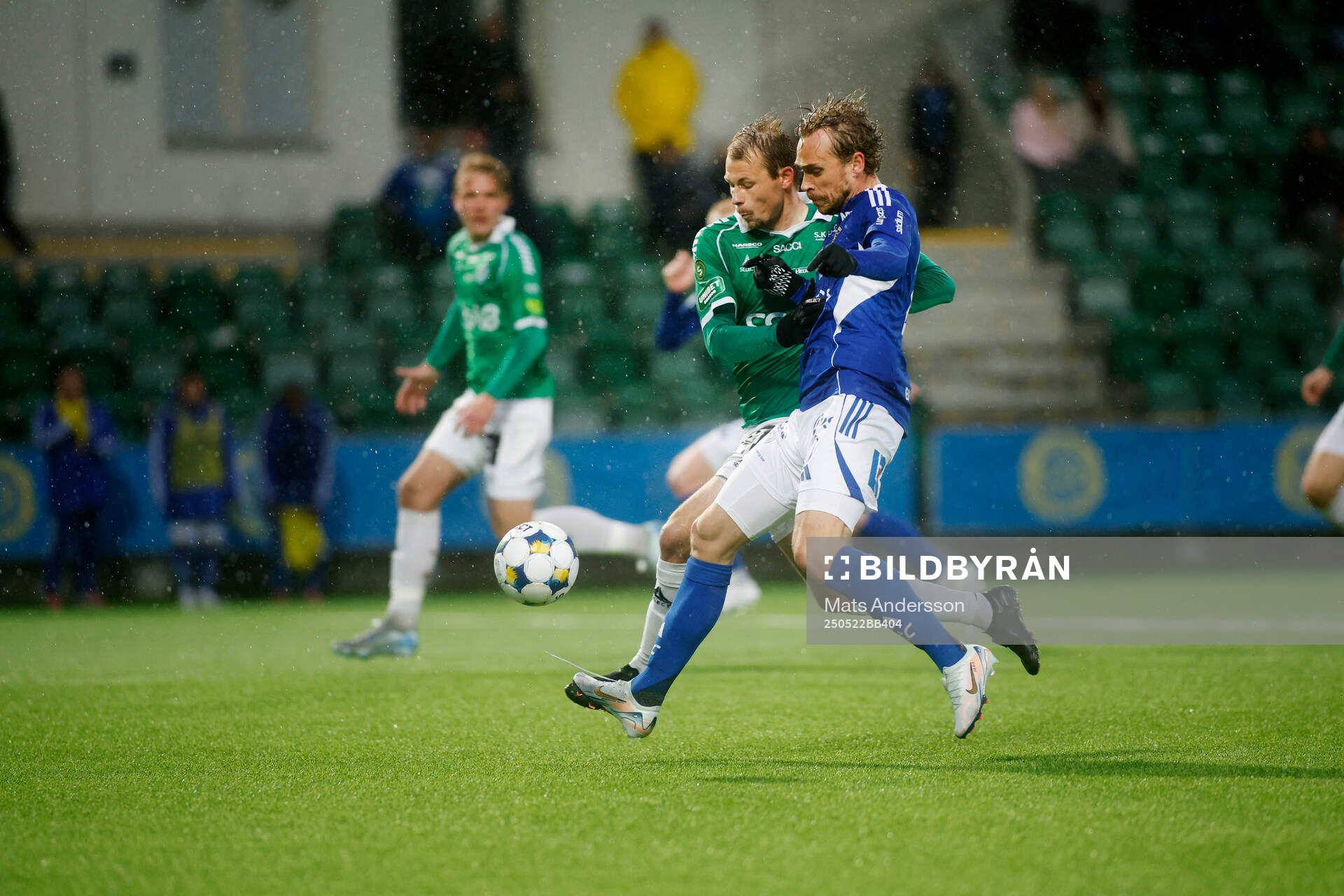 GIF Sundsvalls Pontus Engblom och Brages Alexander Zetterström under fotbollsmatchen i Superettan mellan GIF Sundsvall och Brage den 22 maj 2025 i Sundsvall.