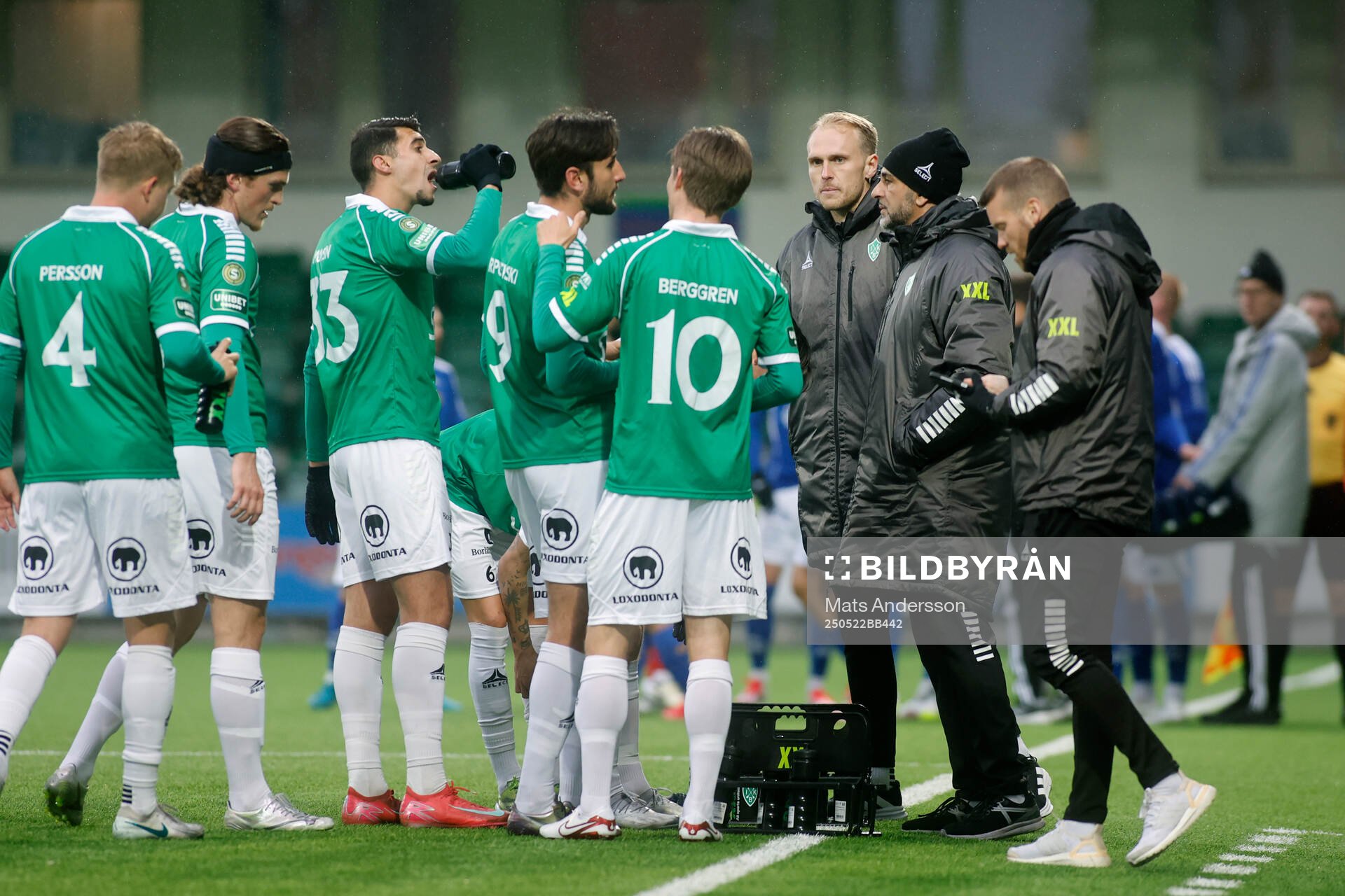 Brages tränare William Bergendahl och tränare Jan Mian under fotbollsmatchen i Superettan mellan GIF Sundsvall och Brage den 22 maj 2025 i Sundsvall.