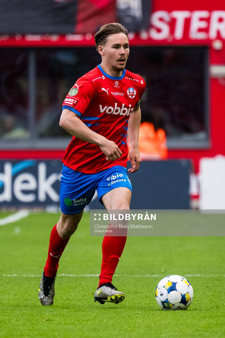 Helsingborgs Simon Bengtsson under fotbollsmatchen i Superettan mellan Helsingborg och Oddevold den 22 maj 2025 i Helsingborg.