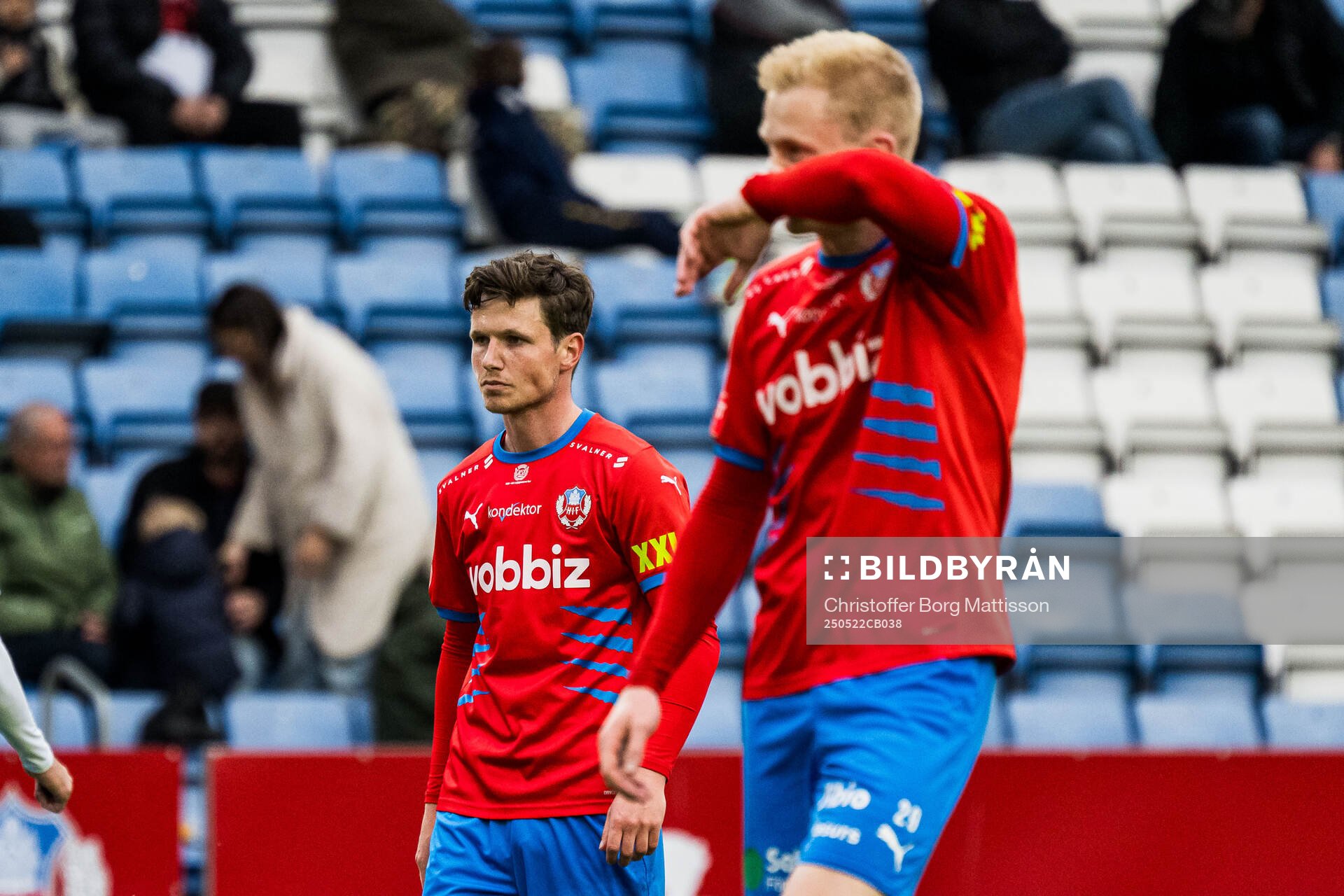 Helsingborgs Max Svensson och Oscar Aga deppar
