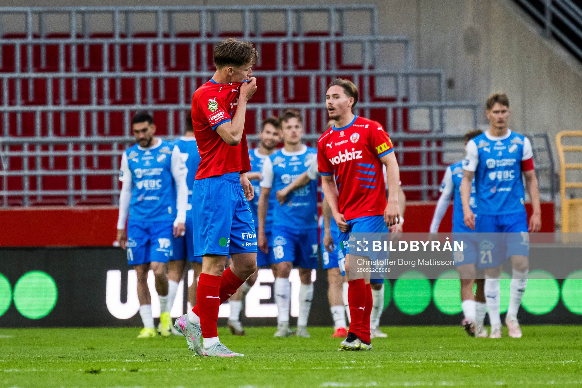 Helsingborgs Lukas Kjellnäs och Simon Bengtsson deppar