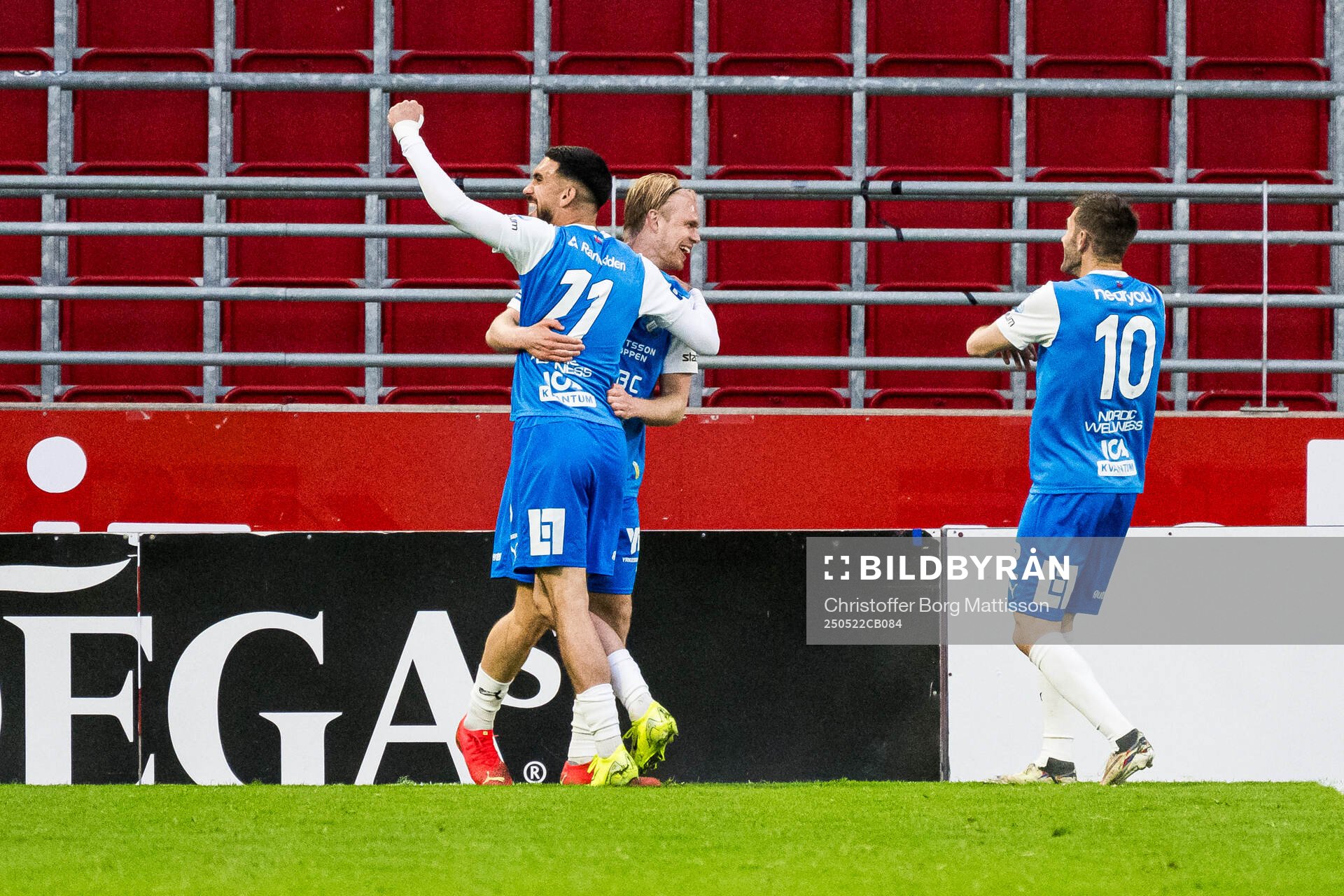 Oddevolds Linus Tornblad jublar efter 0-2 under fotbollsmatchen i Superettan mellan Helsingborg och Oddevold den 22 maj 2025 i Helsingborg.