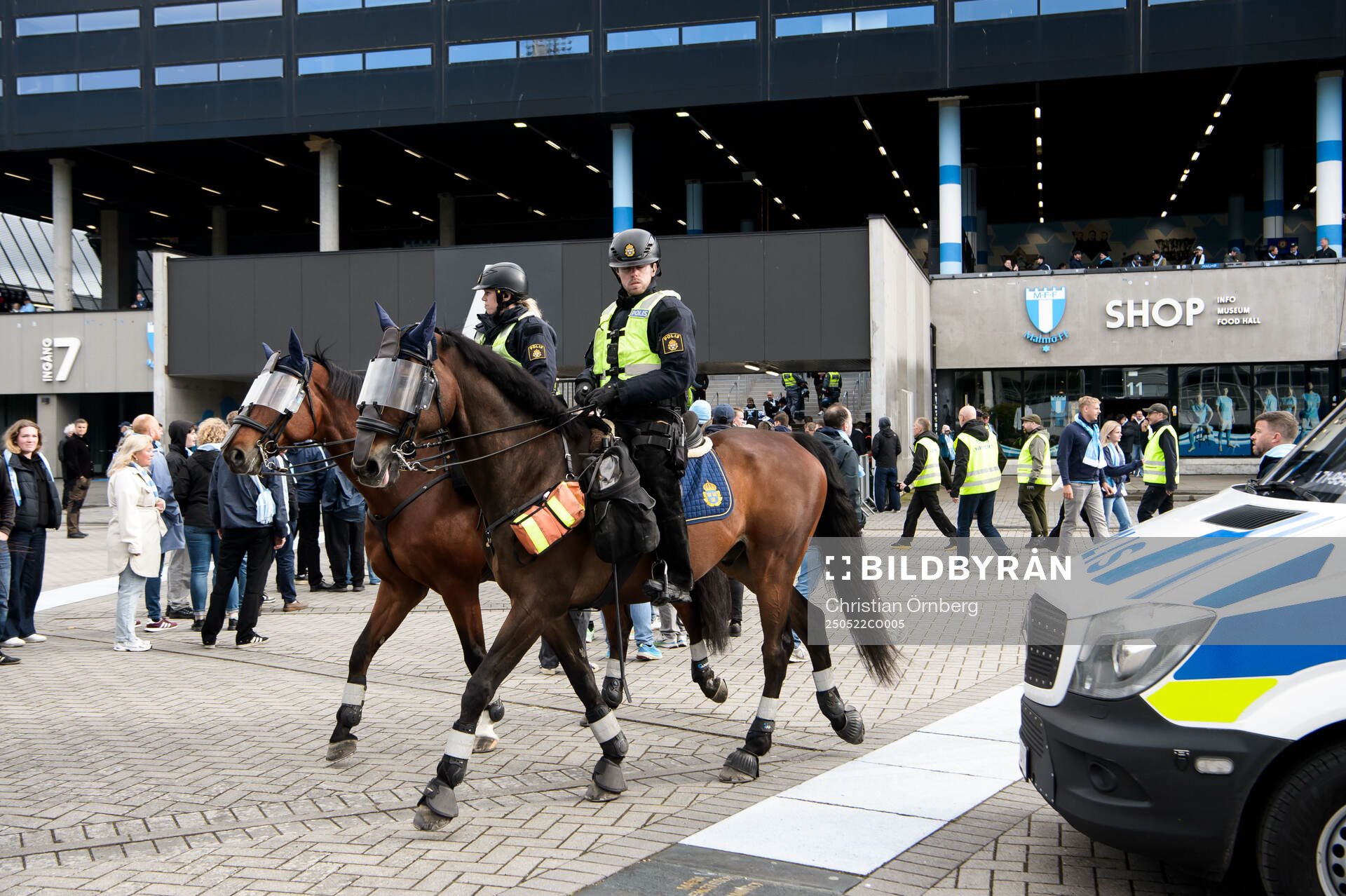 Polisrytteriet inför fotbollsmatchen i Allsvenskan mellan Malmö FF och AIK den 22 maj 2025 i Malmö. 