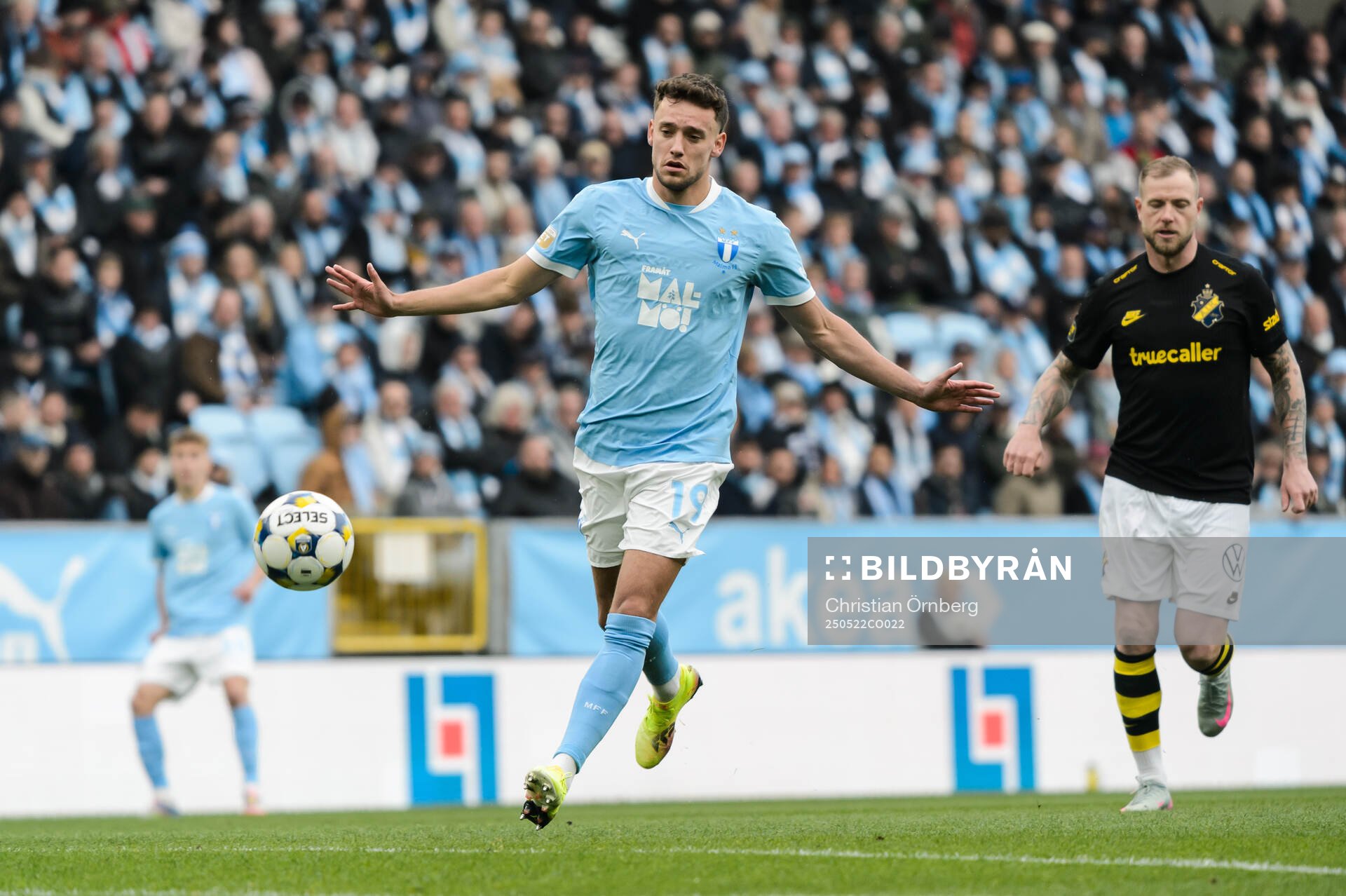 Malmö FFs Colin Rösler under fotbollsmatchen i Allsvenskan mellan Malmö FF och AIK den 22 maj 2025 i Malmö. 