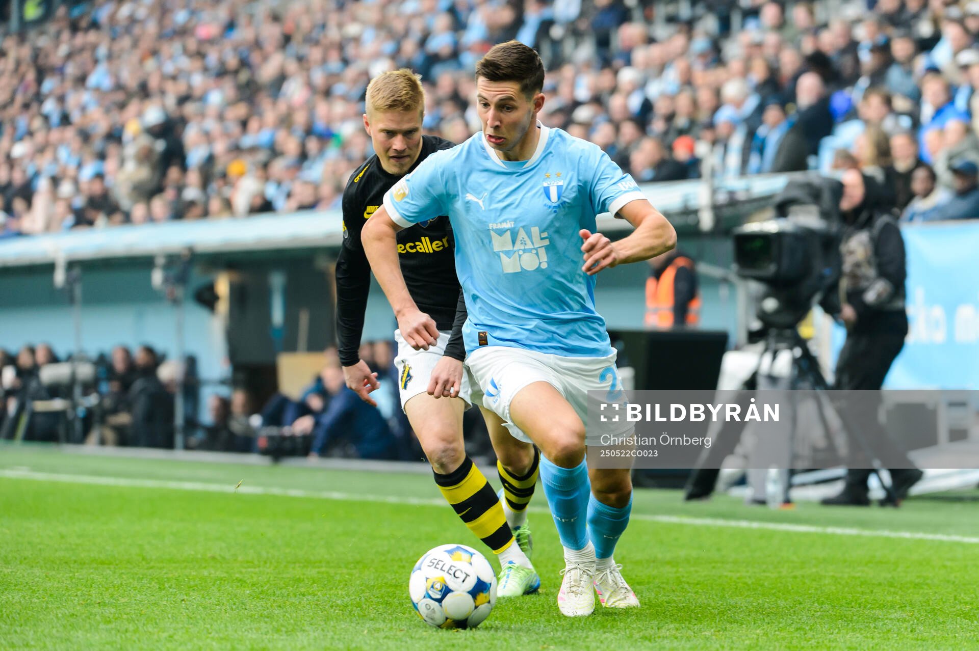 Malmö FFs Lasse Berg Johnsen under fotbollsmatchen i Allsvenskan mellan Malmö FF och AIK den 22 maj 2025 i Malmö. 