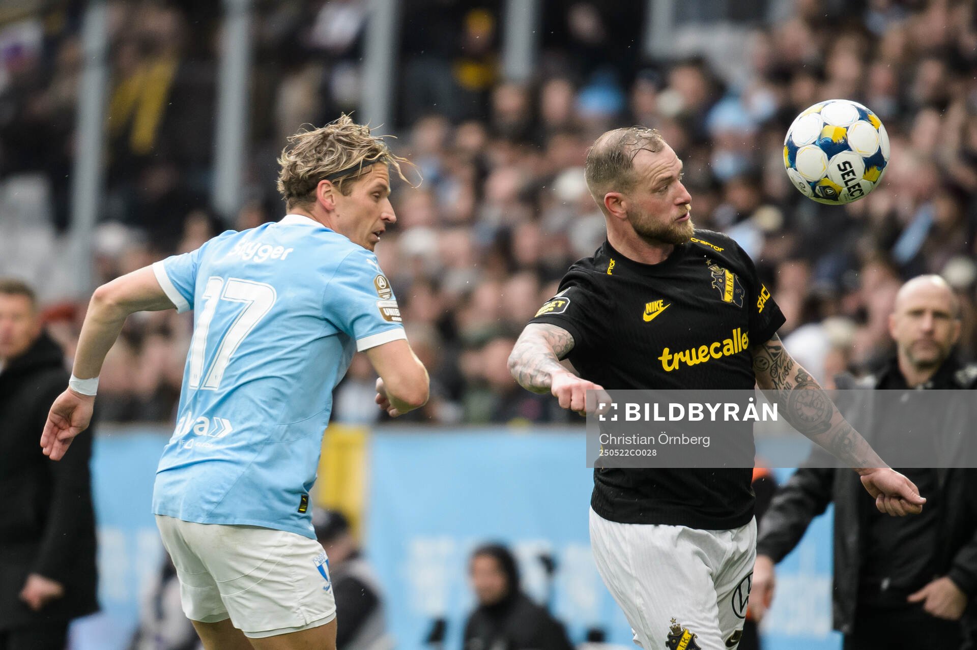Malmö FFs Jens Stryger Larsen och AIKs John Guidetti