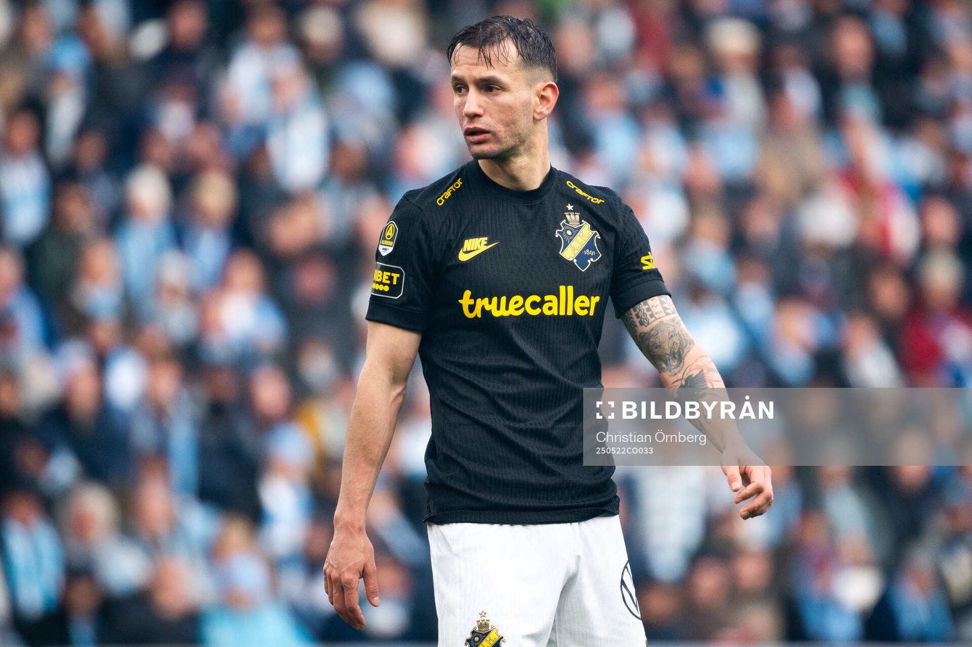 AIKs Bersant Celina under fotbollsmatchen i Allsvenskan mellan Malmö FF och AIK den 22 maj 2025 i Malmö. 