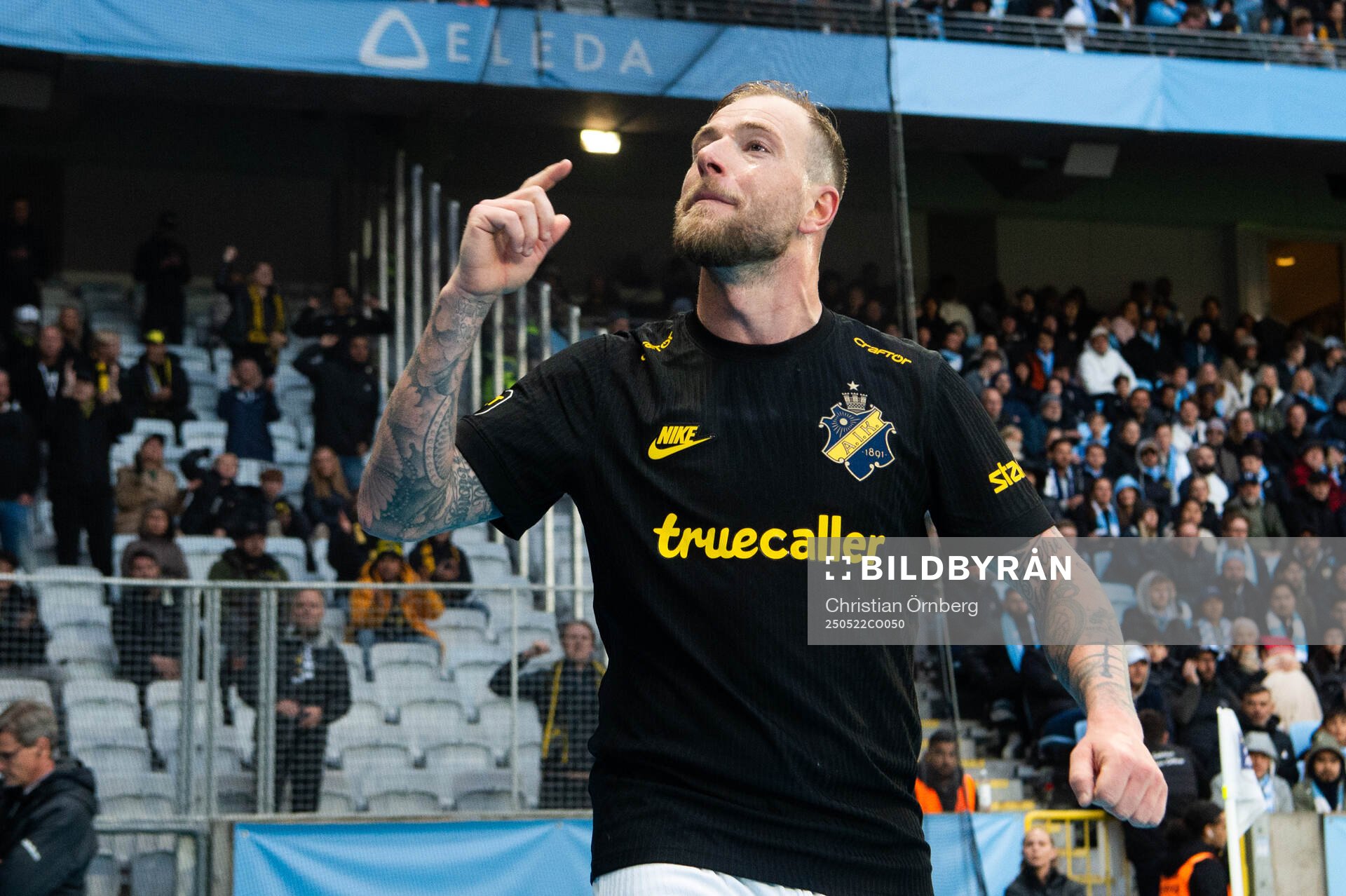 AIKs John Guidetti under fotbollsmatchen i Allsvenskan mellan Malmö FF och AIK den 22 maj 2025 i Malmö. 