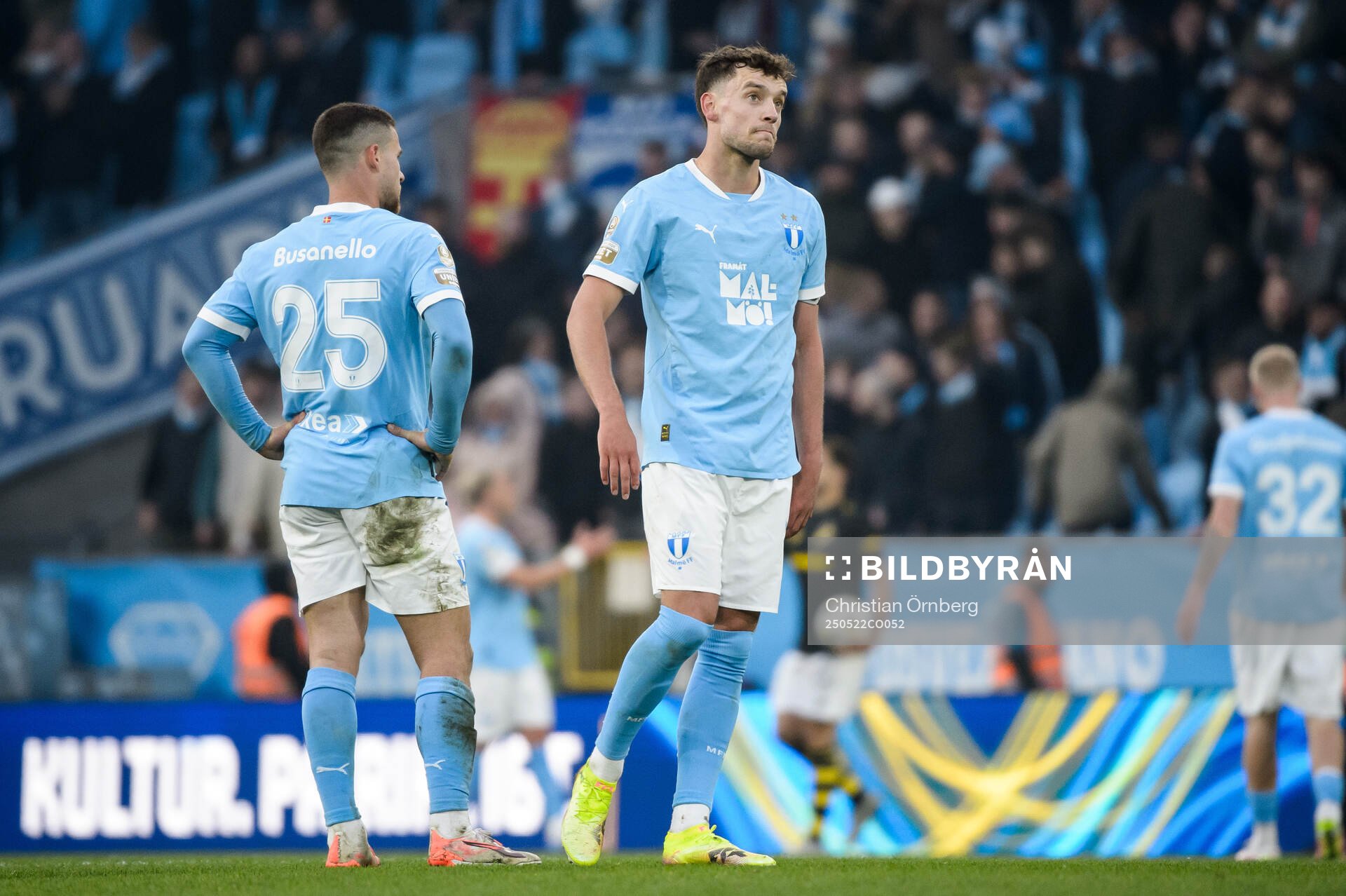 Malmö FFs Gabriel Busanello och Colin Rösler deppar