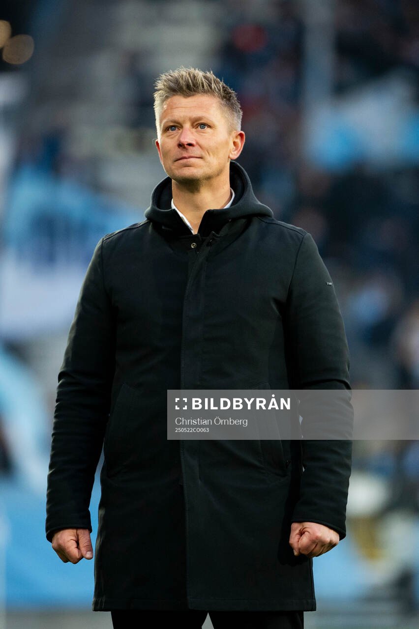 AIKs tränare Mikkjal Thomassen efter fotbollsmatchen i Allsvenskan mellan Malmö FF och AIK den 22 maj 2025 i Malmö. 