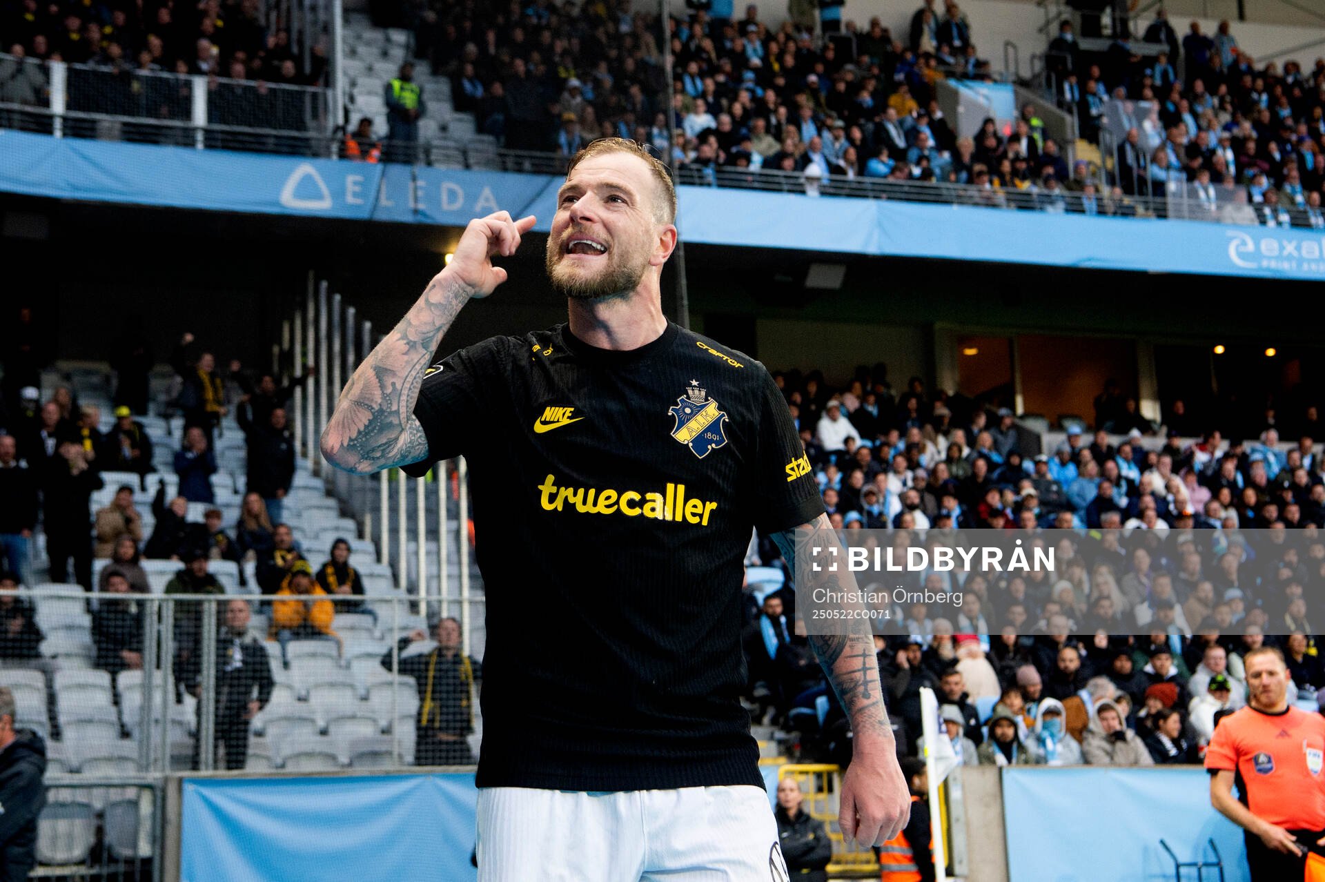 AIKs John Guidetti under fotbollsmatchen i Allsvenskan mellan Malmö FF och AIK den 22 maj 2025 i Malmö. 