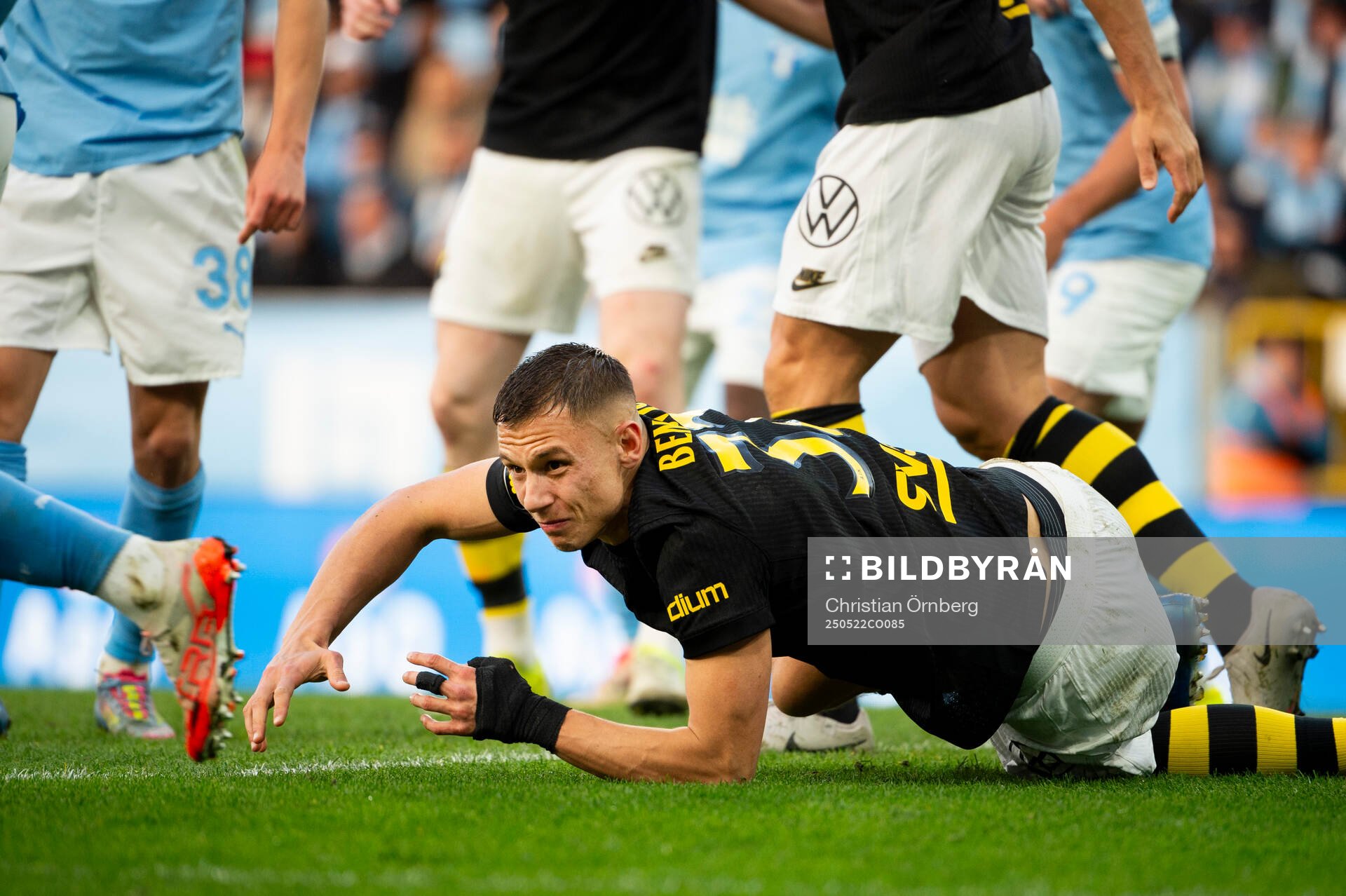 AIKs Filip Benkovic under fotbollsmatchen i Allsvenskan mellan Malmö FF och AIK den 22 maj 2025 i Malmö. 