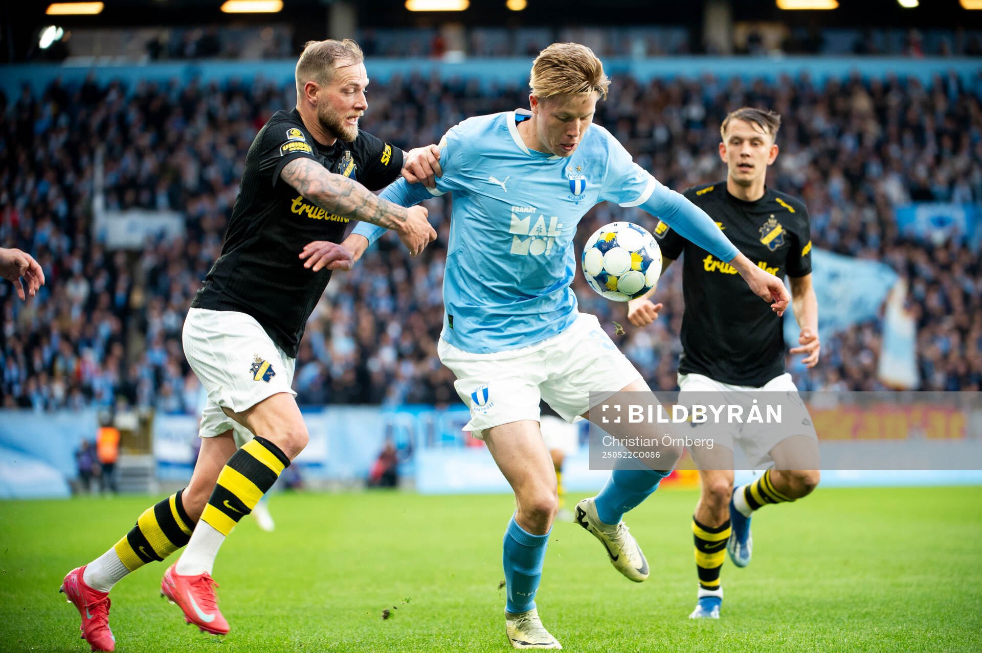 AIKs John Guidetti och Malmö FFs Nils Zätterström