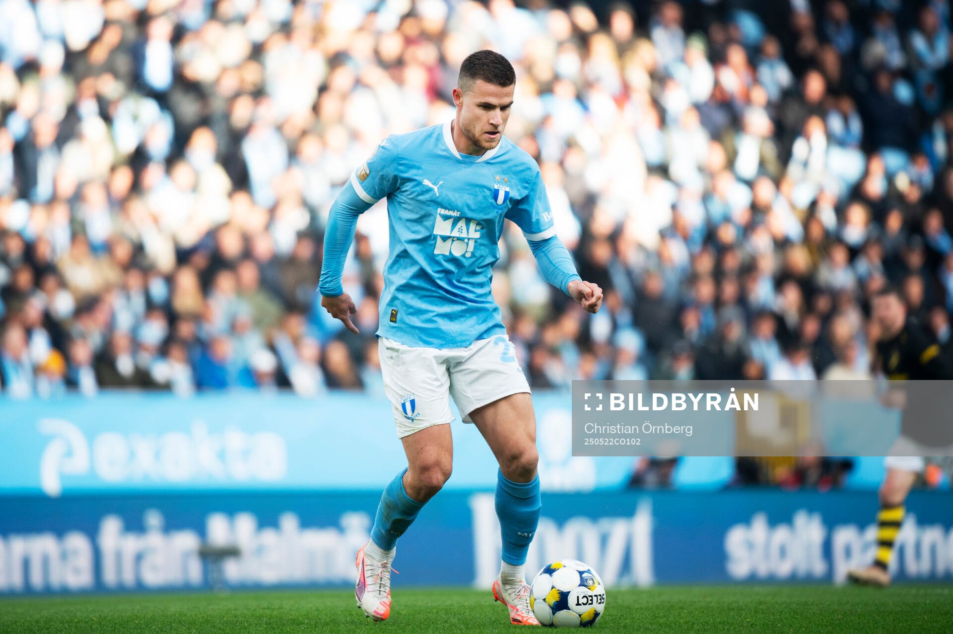 Malmö FFs Gabriel Busanello under fotbollsmatchen i Allsvenskan mellan Malmö FF och AIK den 22 maj 2025 i Malmö. 