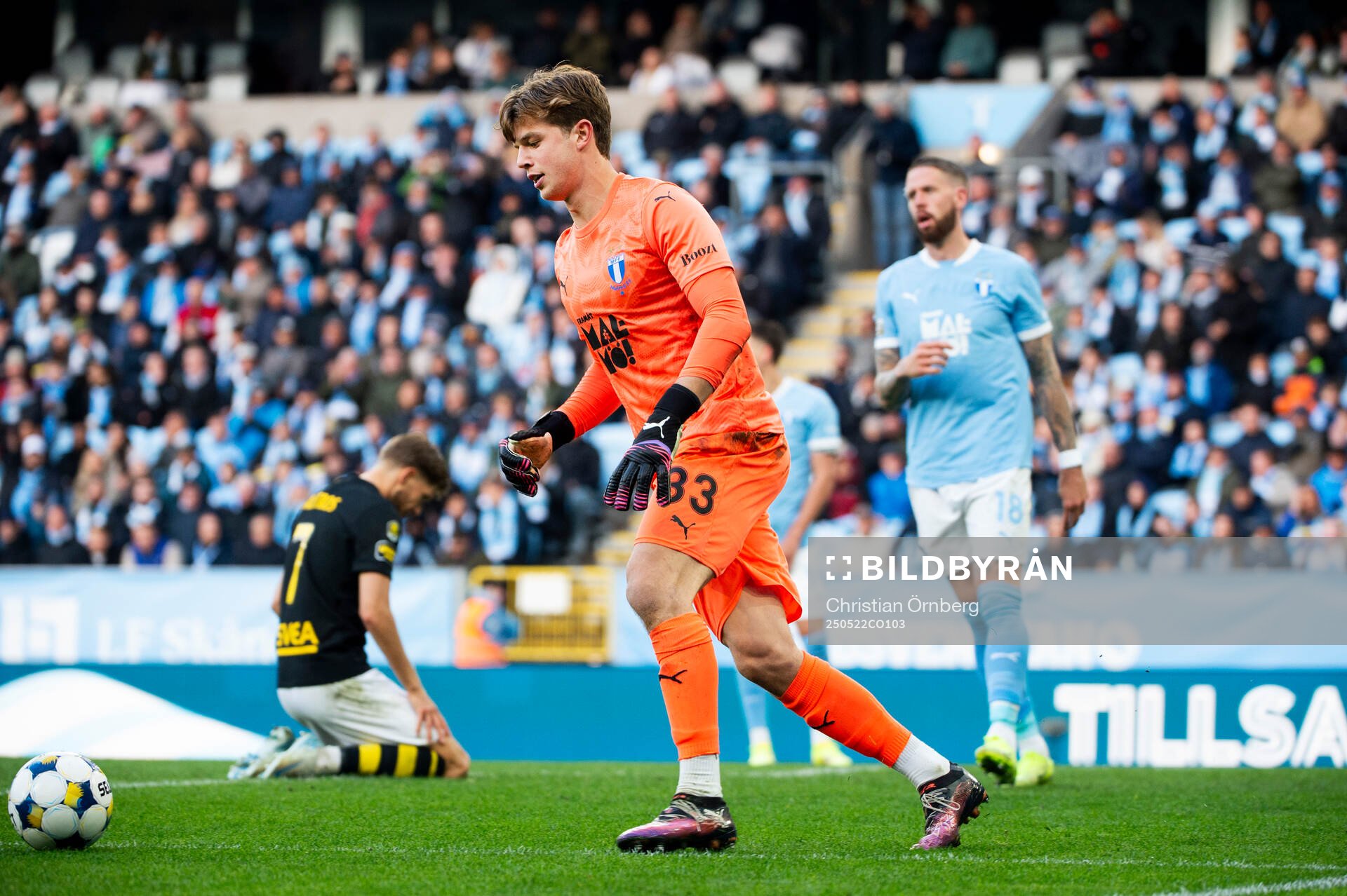 Malmö FFs målvakt Melker Ellborg under fotbollsmatchen i Allsvenskan mellan Malmö FF och AIK den 22 maj 2025 i Malmö. 