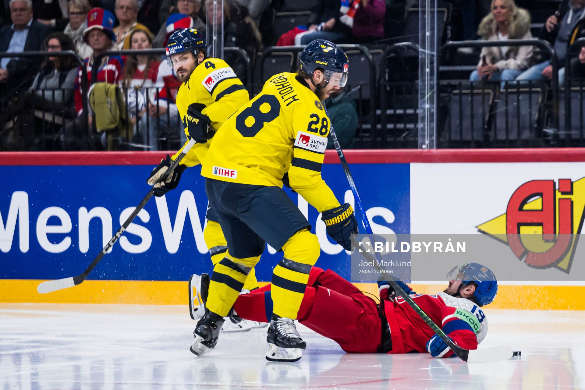 Rasmus Andersson and Elias Lindholm of Sweden and Jakub