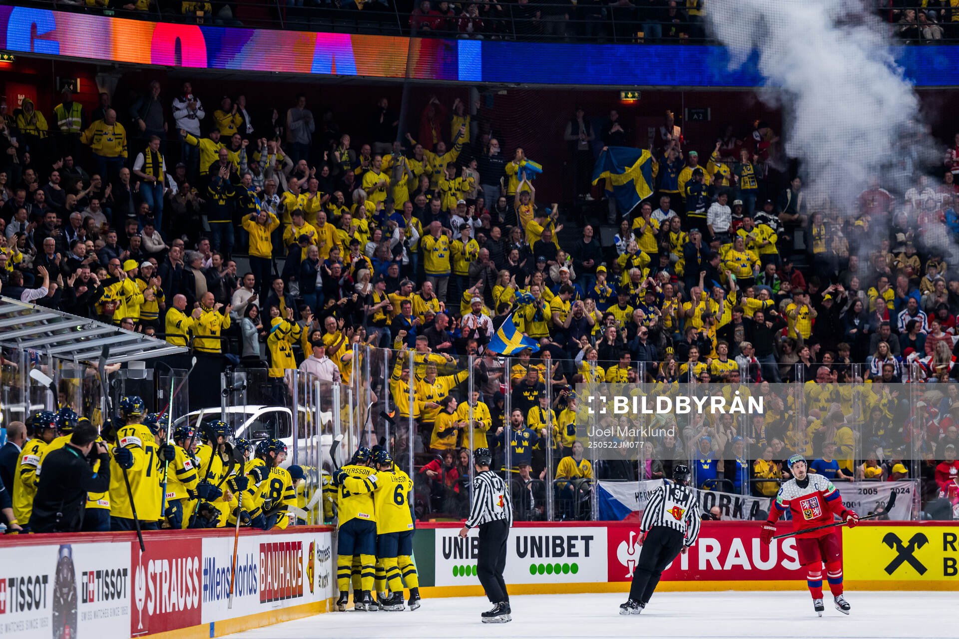 Leo Carlsson of Sweden celebrates