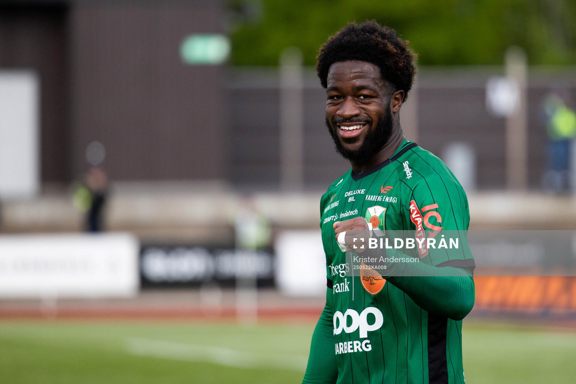 Varbergs Kevin Appiah Nyarko jublar efter 4-0 under fotbollsmatchen i Superettan mellan Varberg och Landskrona den 22 maj 2025 i Varberg.
