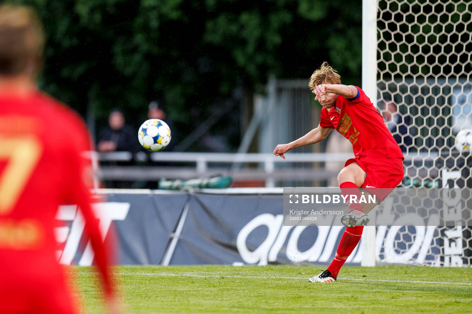 Landskronas Melker Jonsson under fotbollsmatchen i Superettan mellan Varberg och Landskrona den 22 maj 2025 i Varberg. 