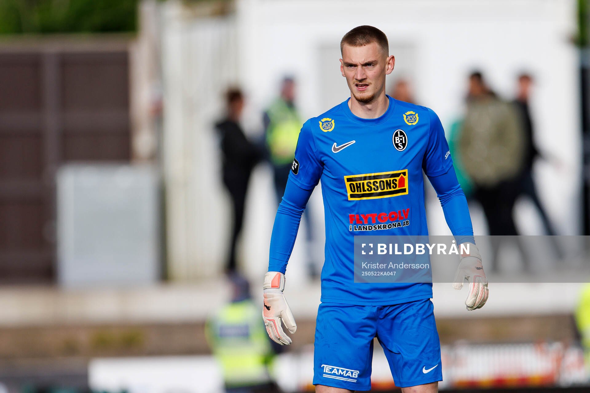 Landskronas målvakt Marcus Pettersson under fotbollsmatchen i Superettan mellan Varberg och Landskrona den 22 maj 2025 i Varberg. 