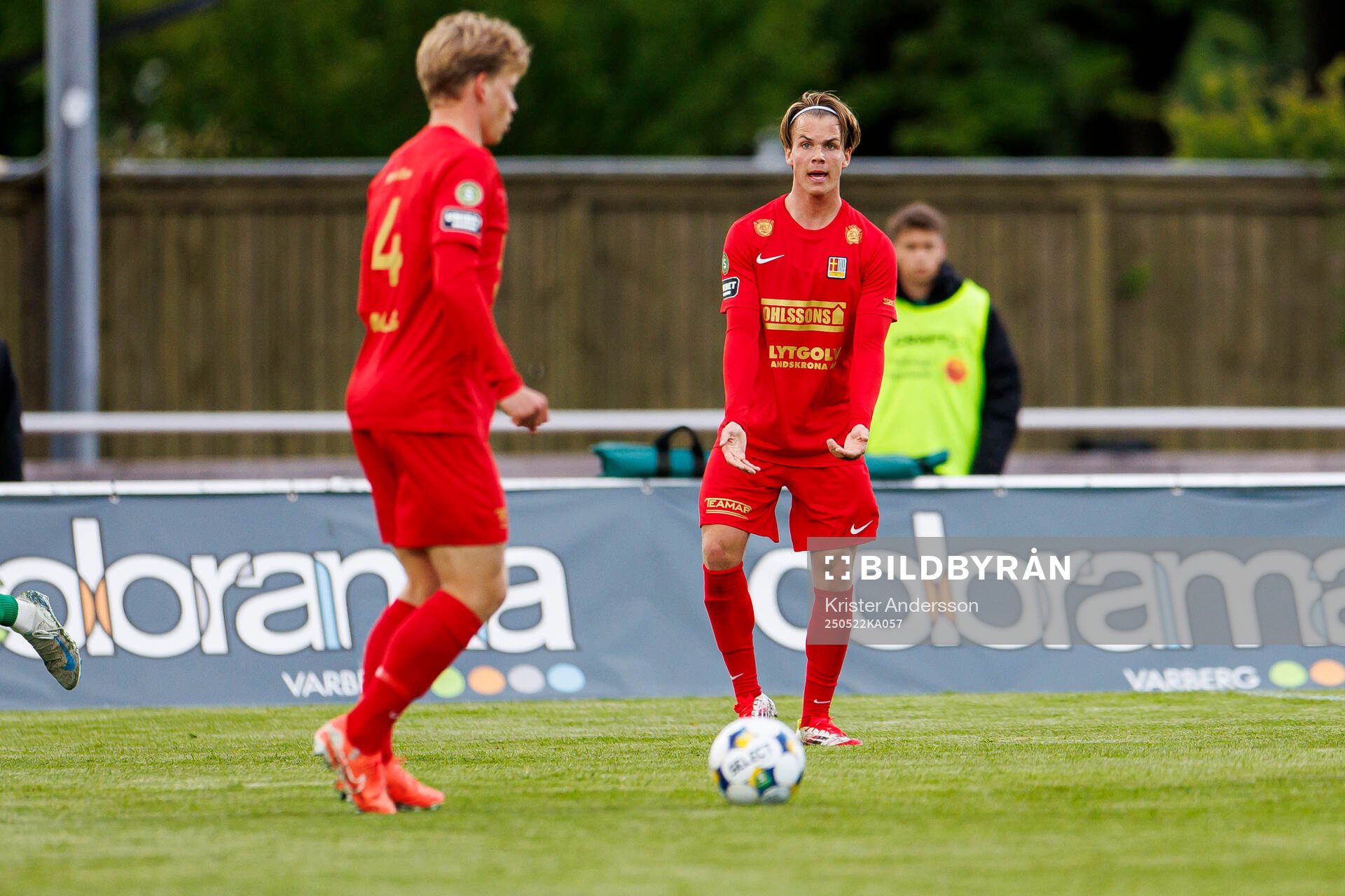 Landskronas Victor Karlsson under fotbollsmatchen i Superettan mellan Varberg och Landskrona den 22 maj 2025 i Varberg. 