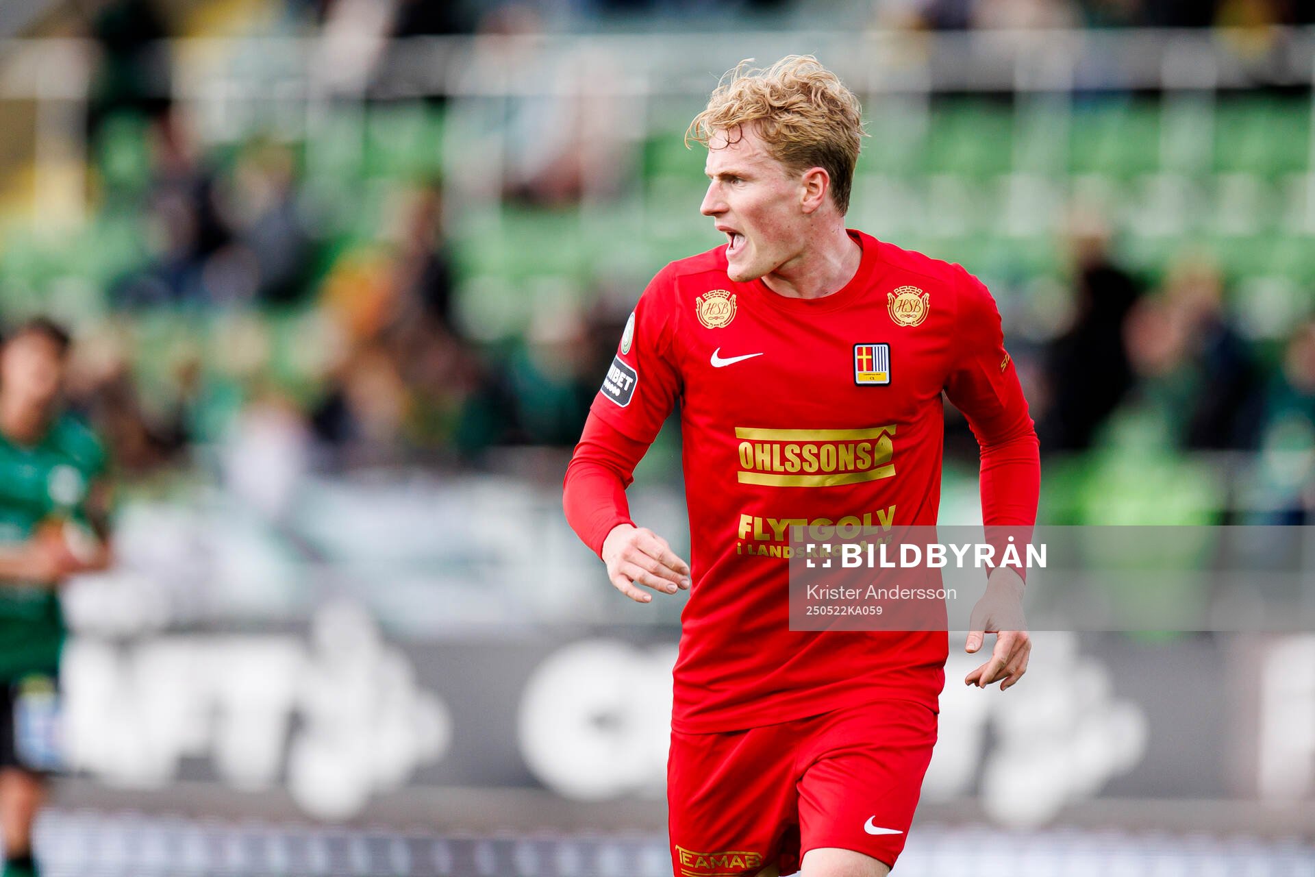 Landskronas Gustaf Westström under fotbollsmatchen i Superettan mellan Varberg och Landskrona den 22 maj 2025 i Varberg. 