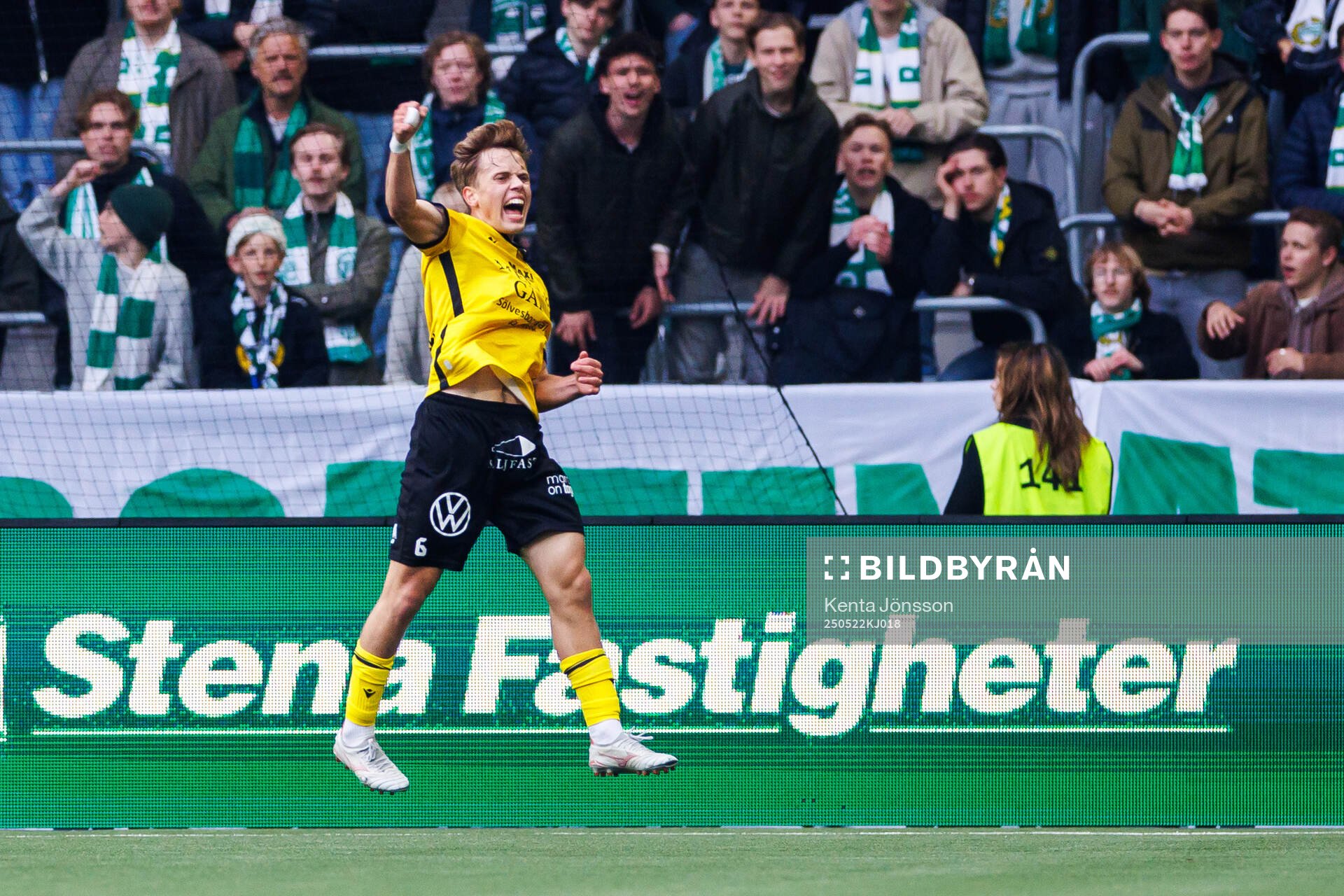 Mjällbys Ludwig Malachowski Thorell jublar efter 0-1 under fotbollsmatchen i Allsvenskan mellan Hammarby och Mjällby den 22 maj 2025 i Stockholm.