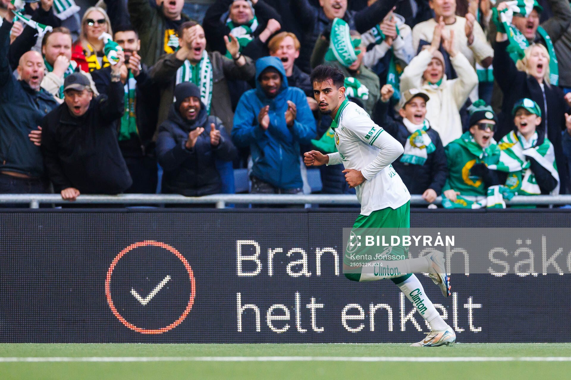 Hammarbys Montader Madjed jublar efter 1-1 under fotbollsmatchen i Allsvenskan mellan Hammarby och Mjällby den 22 maj 2025 i Stockholm. 