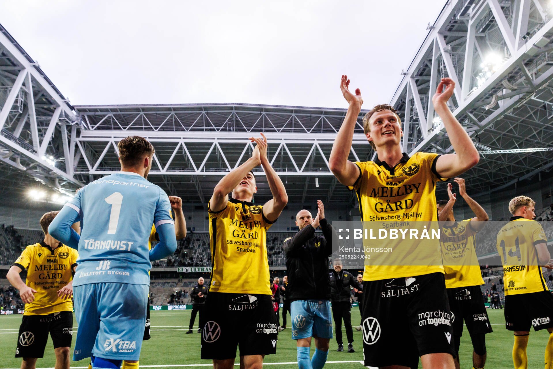 Mjällbys Ludwig Malachowski Thorell jublar efter fotbollsmatchen i Allsvenskan mellan Hammarby och Mjällby den 22 maj 2025 i Stockholm. 