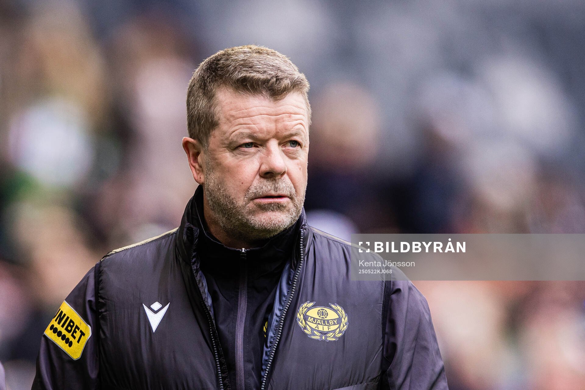 Mjällbys tränare Anders Torstensson under fotbollsmatchen i Allsvenskan mellan Hammarby och Mjällby den 22 maj 2025 i Stockholm. 