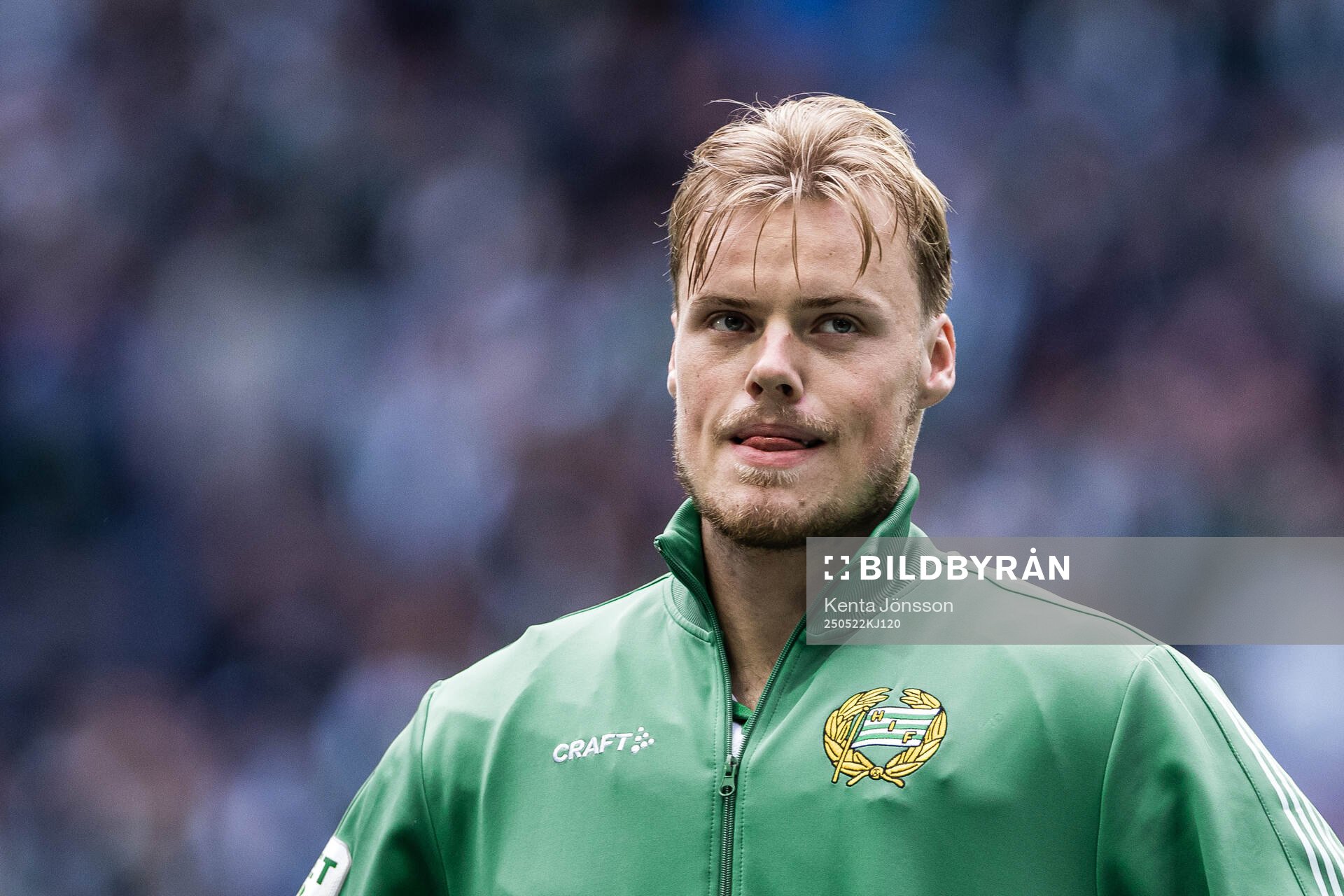 Hammarbys Victor Eriksson under lineup inför fotbollsmatchen i Allsvenskan mellan Hammarby och Mjällby den 22 maj 2025 i Stockholm. 