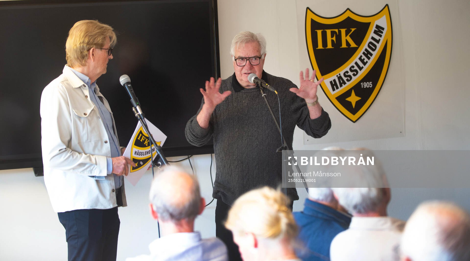 Professor Jan Ekstrand intervjuas av Håcan Nilsson på IFK Hässleholms Fotbollskafé i Hässleholm 22 maj 2025.