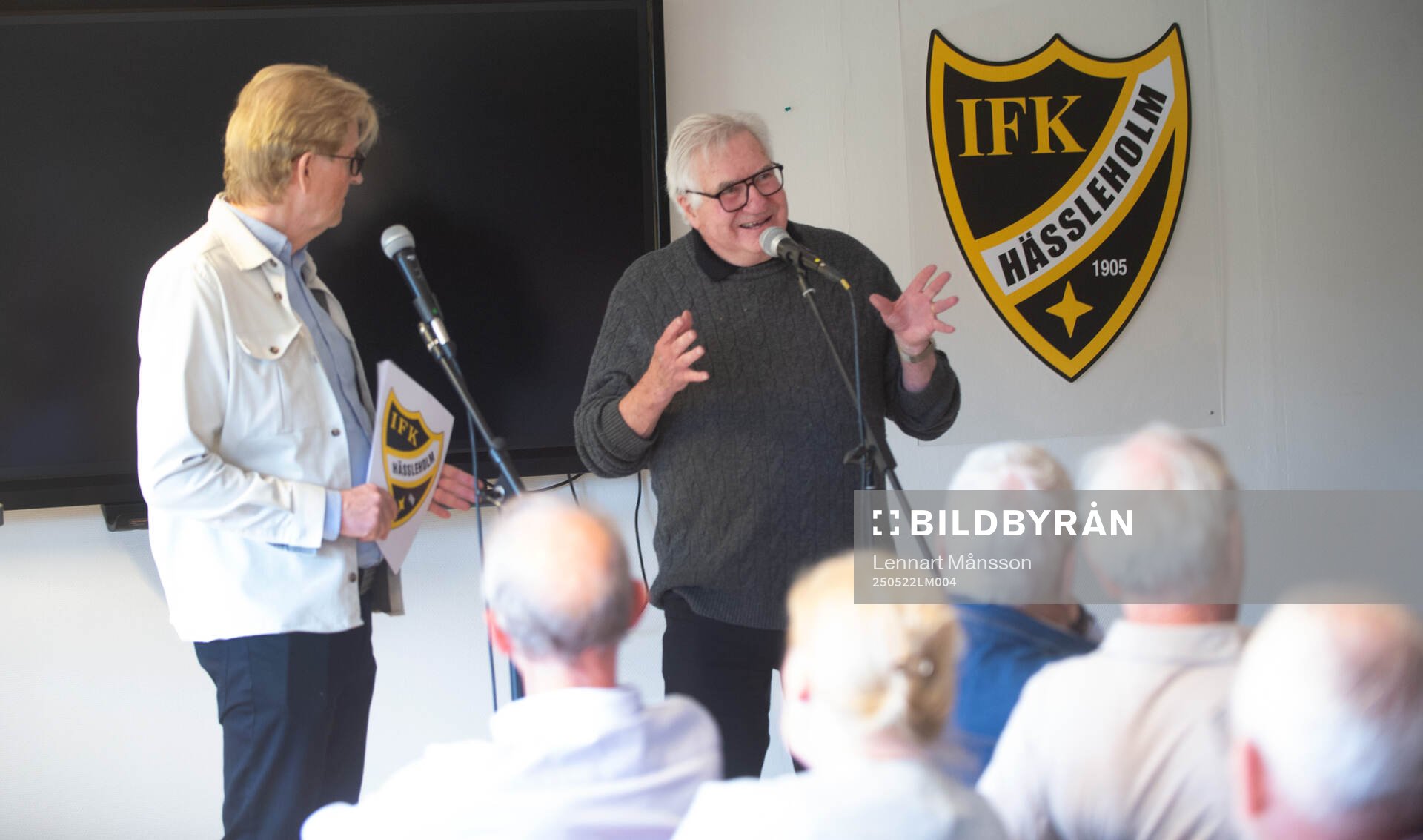  Professor Jan Ekstrand intervjuas av Håcan Nilsson på IFK Hässleholms Fotbollskafé i Hässleholm 22 maj 2025.