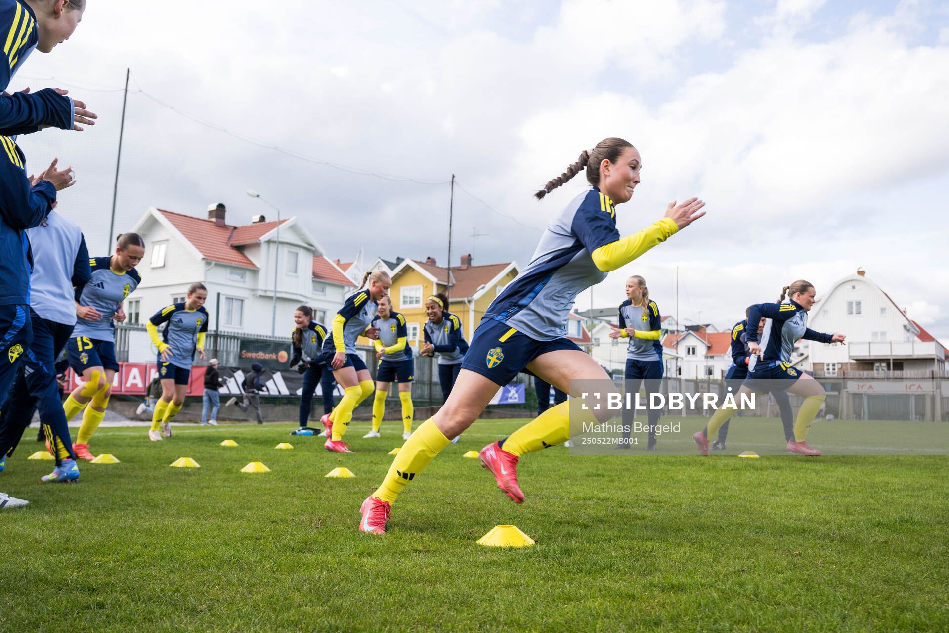 Sveriges Alice Rådsjö inför F16-landskampen i fotboll mellan Sverige och Österrike den 22 maj 2025 i Smögen. 