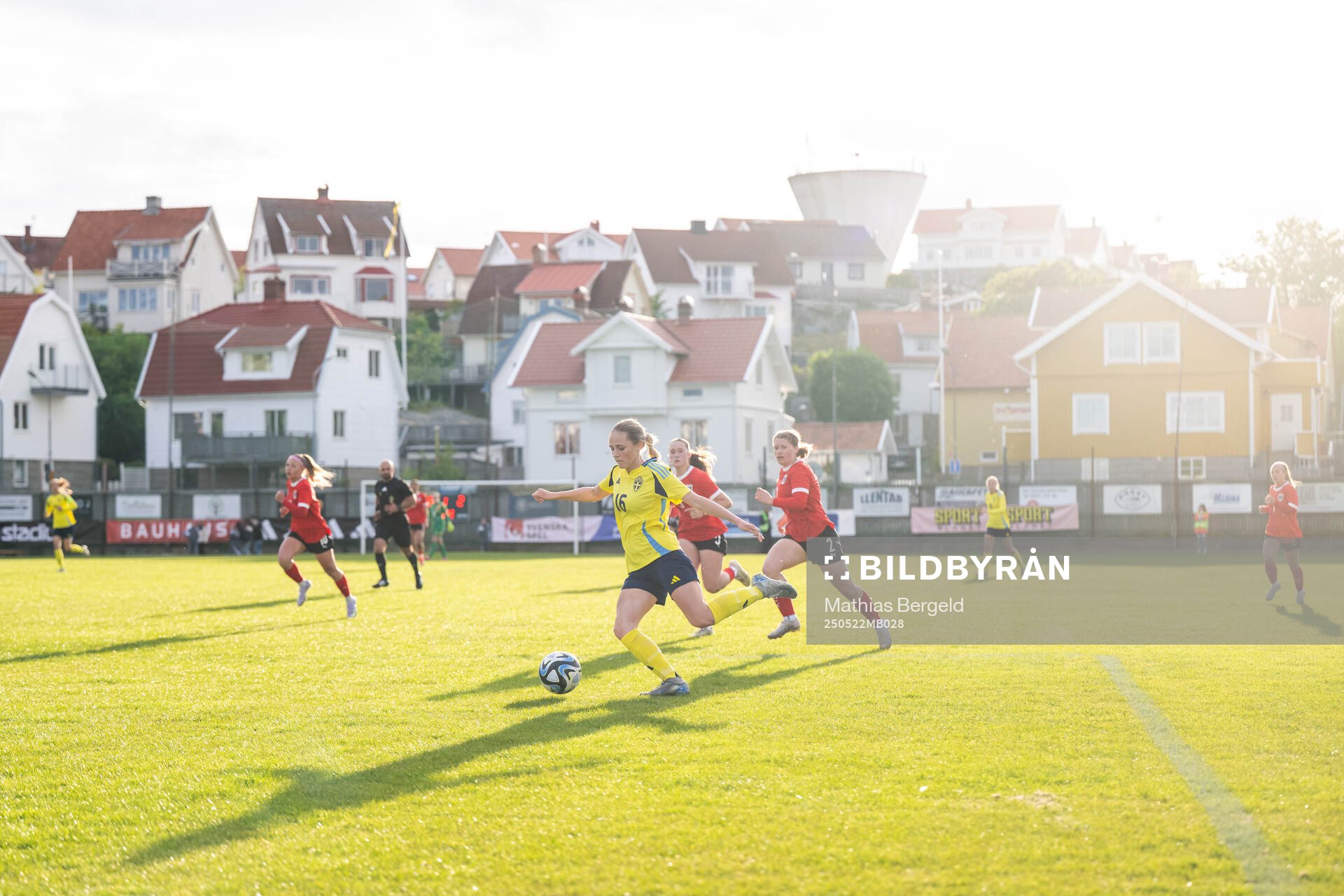 Sveriges Cornelia Ljungberg under F16-landskampen i fotboll mellan Sverige och Österrike den 22 maj 2025 i Smögen. 