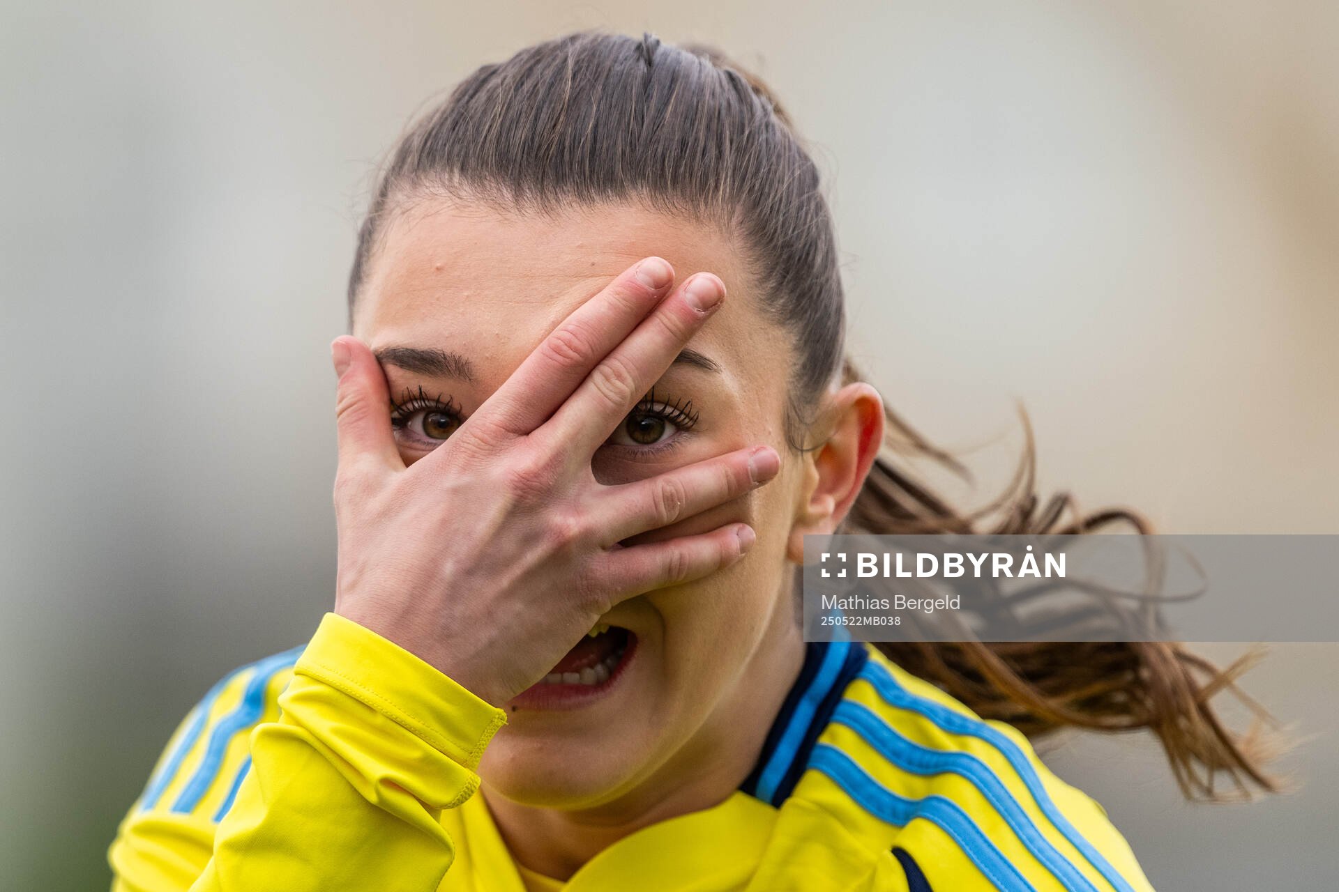 Sveriges Rona Krasniqi jublar efter att hon gjort 2-0 under F16-landskampen i fotboll mellan Sverige och Österrike den 22 maj 2025 i Smögen. 