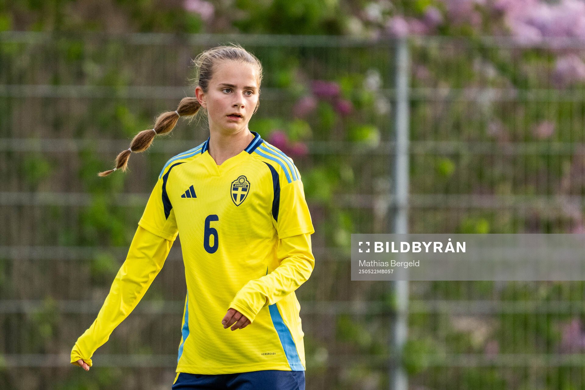 Sveriges Lina Selander Löfgren under F16-landskampen i fotboll mellan Sverige och Österrike den 22 maj 2025 i Smögen. 